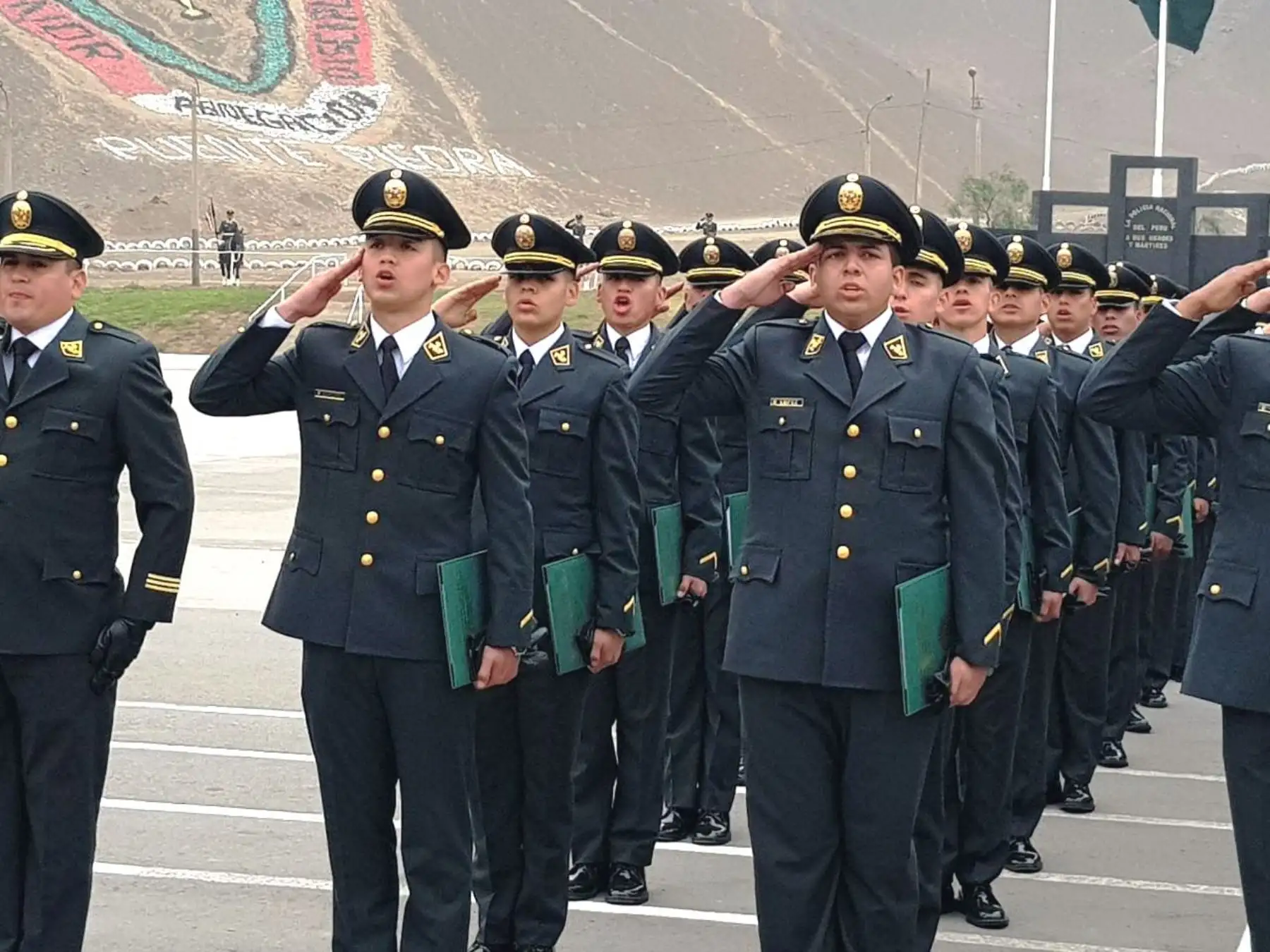 Las actividades que desarrollará el papa Francisco durante su visita a la ciudad de Trujillo, el próximo 20 de enero del 2018, serán resguardadas por 6,000 agentes de la Policía Nacional del Perú, informó el director de dicha institución, general PNP Richard Zubiate. ANDINA/Difusión