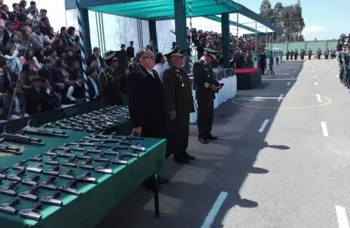 La Superintendencia Nacional de Control de Servicios de Seguridad, Armas, Municiones y Explosivos de Uso Civil (Sucamec) entregó esta mañana un importante lote de armas de fuego a la Policía Nacional del Perú (PNP), que las empleará en la formación de sus agentes.