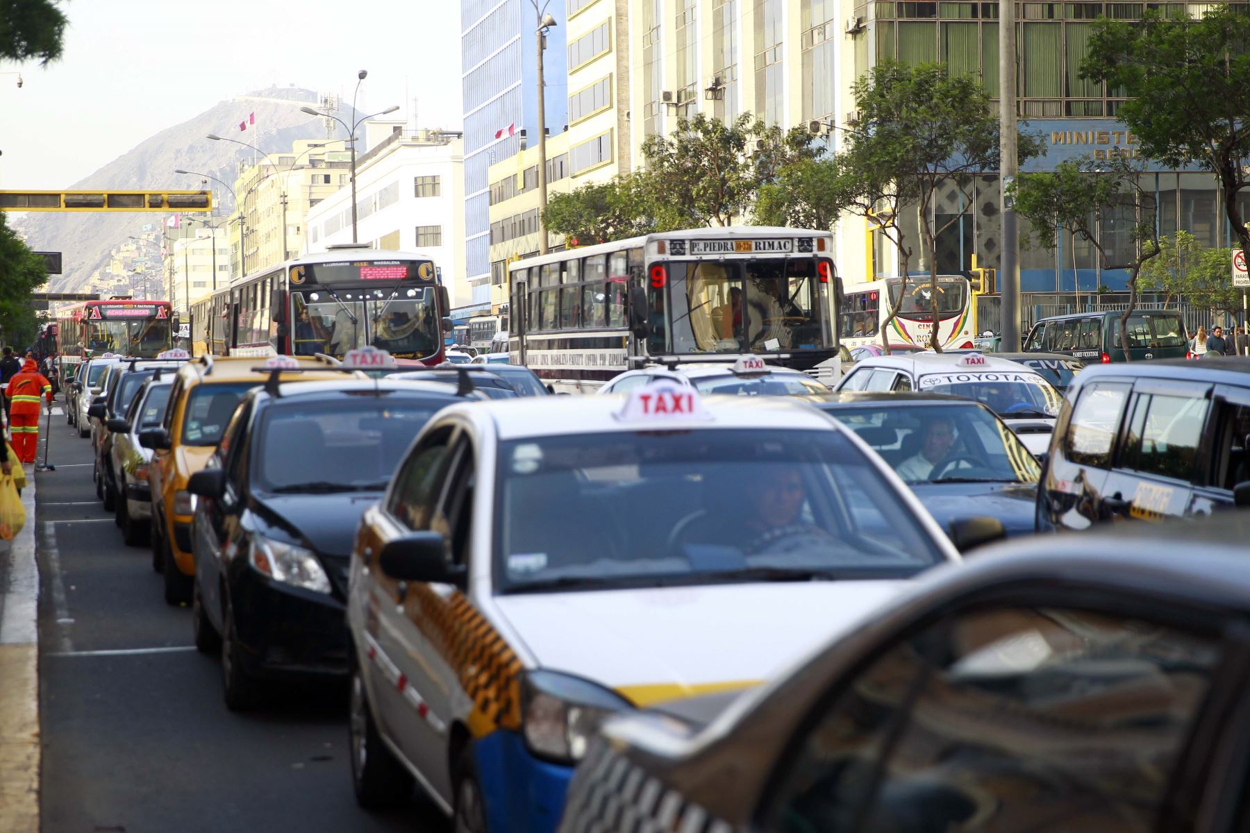 Congestión vehicular en el centro de Lima. Foto: ANDINA/Luis Iparraguirre
