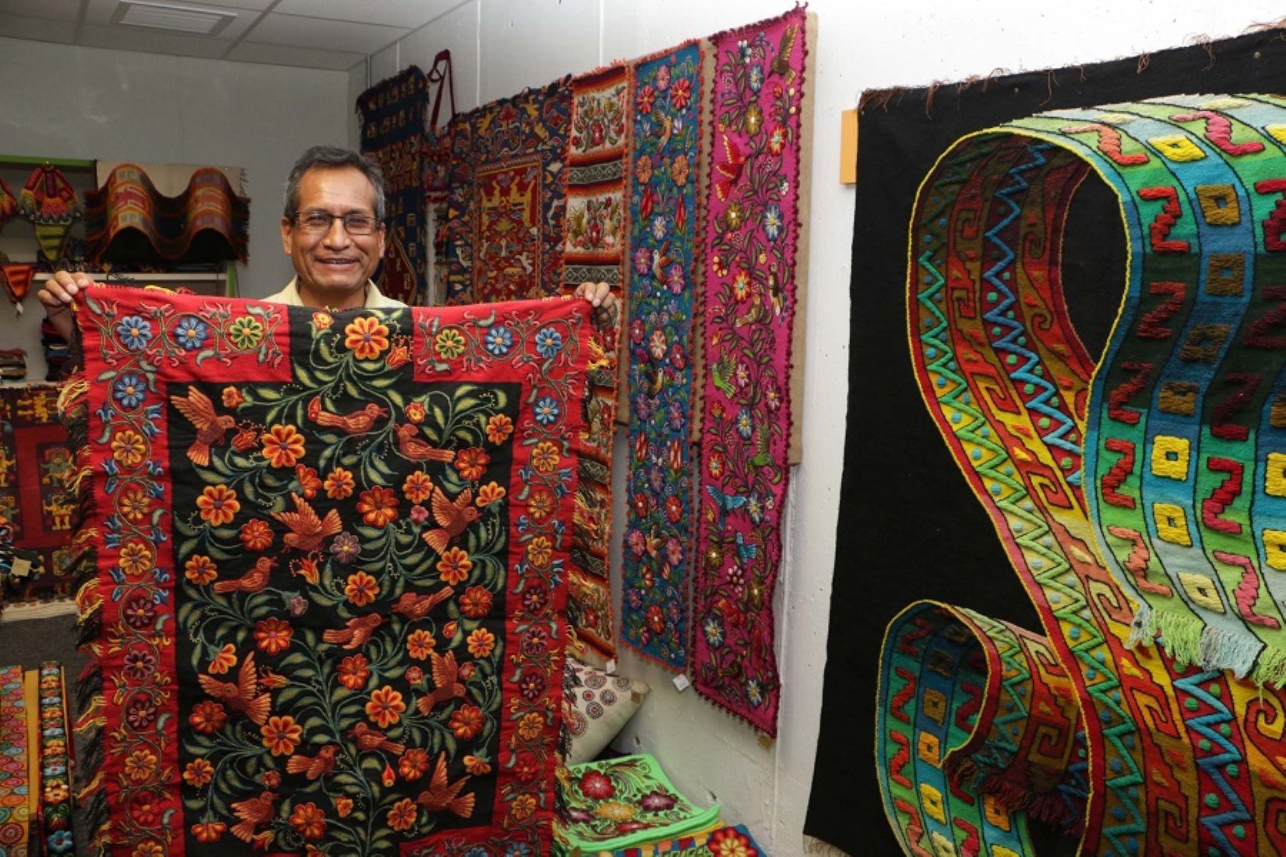 Marcelino Pomataylla Bautista, artesano ayacuchano dedicado a la línea artesanal textil.