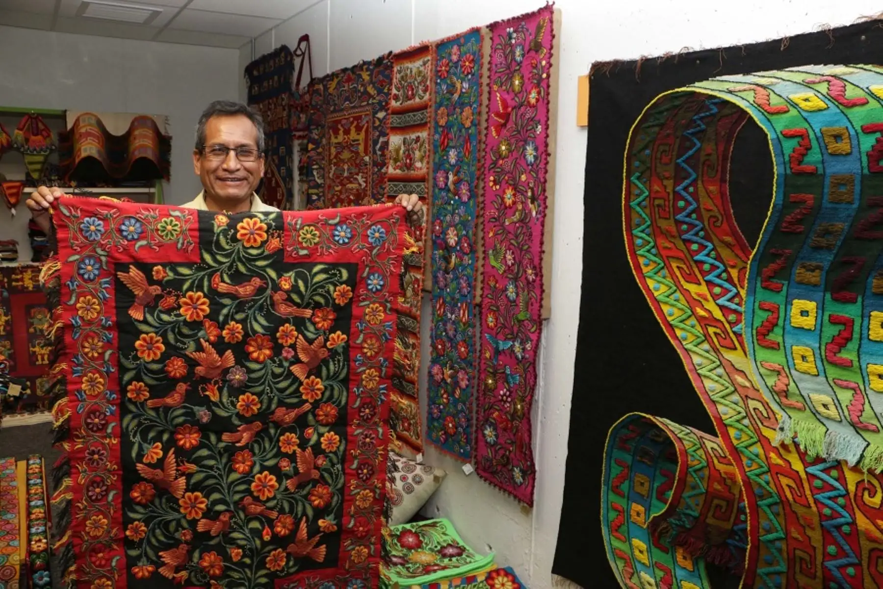 Marcelino Pomataylla Bautista, artesano ayacuchano dedicado a la línea artesanal textil.