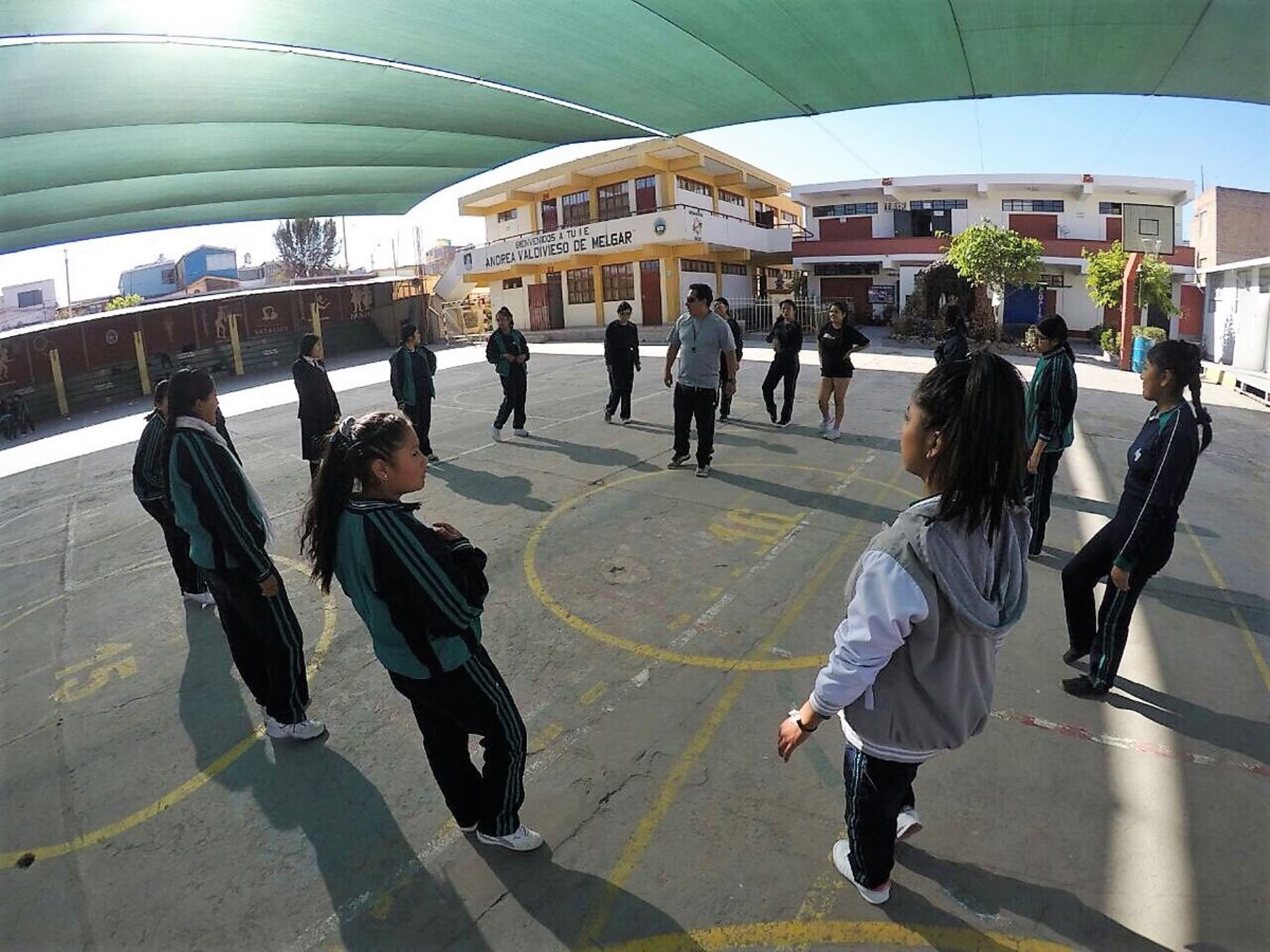 El inicio del año escolar en Arequipa podría retrasarse por ola de calor y lluvias intensas que afectan a la región.