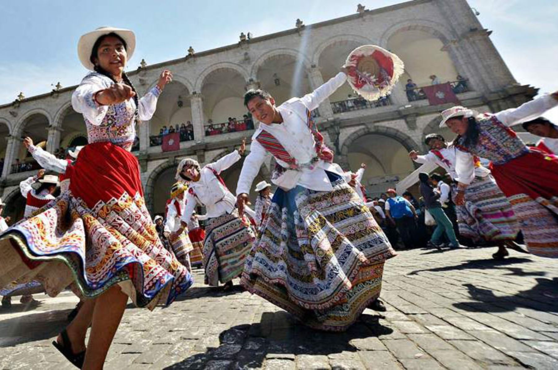 Por primera vez, un grupo de 120 parejas que bailan el tradicional Wititi participarán este año del concurso con motivo de la Fiesta de la Virgen de la Candelaria de Puno, informó alcalde de la provincia de Caylloma, Rómulo Tinta. ANDINA/Difusión