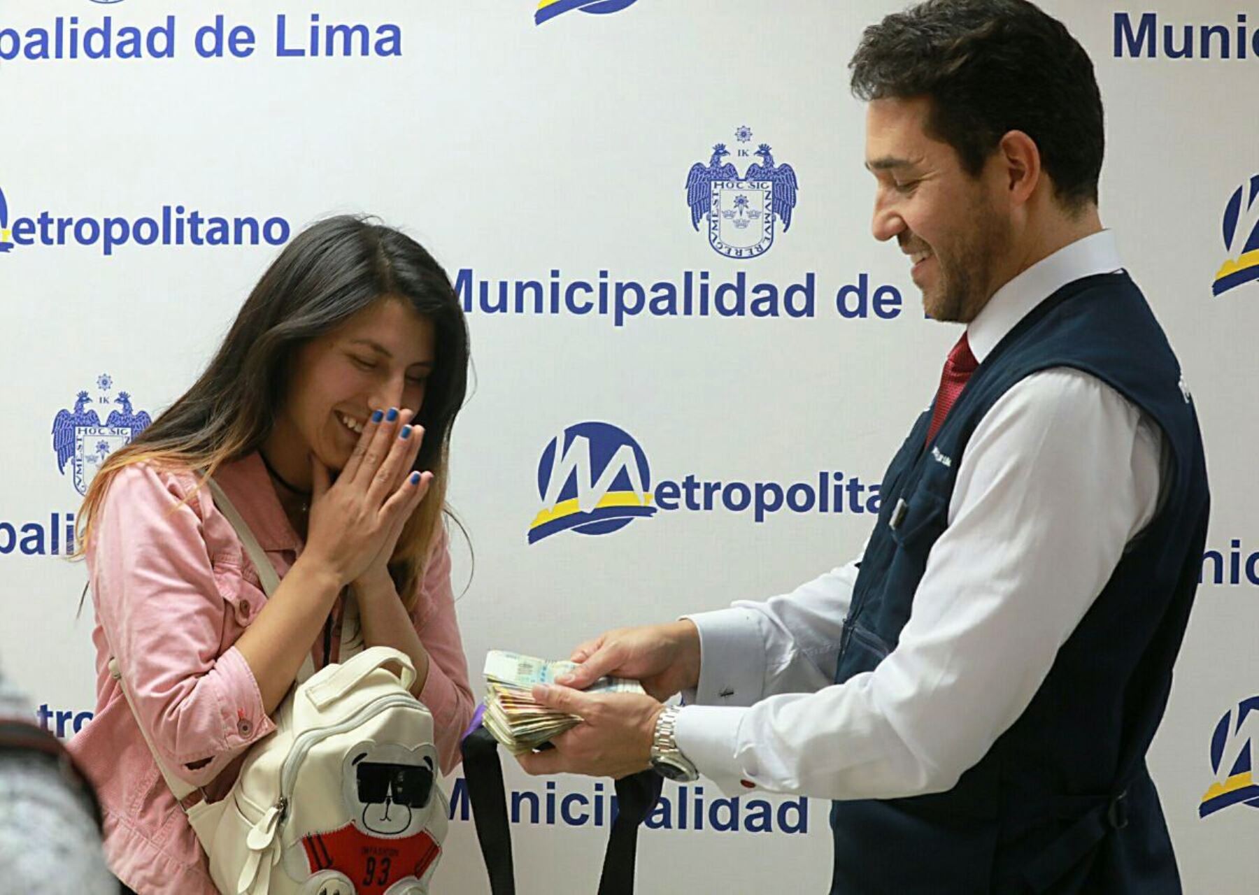 Municipio de Lima devuelve a usuaria los S/ 1,600 que dejó olvidados en El Metropolitano. Foto: ANDINA/Difusión.