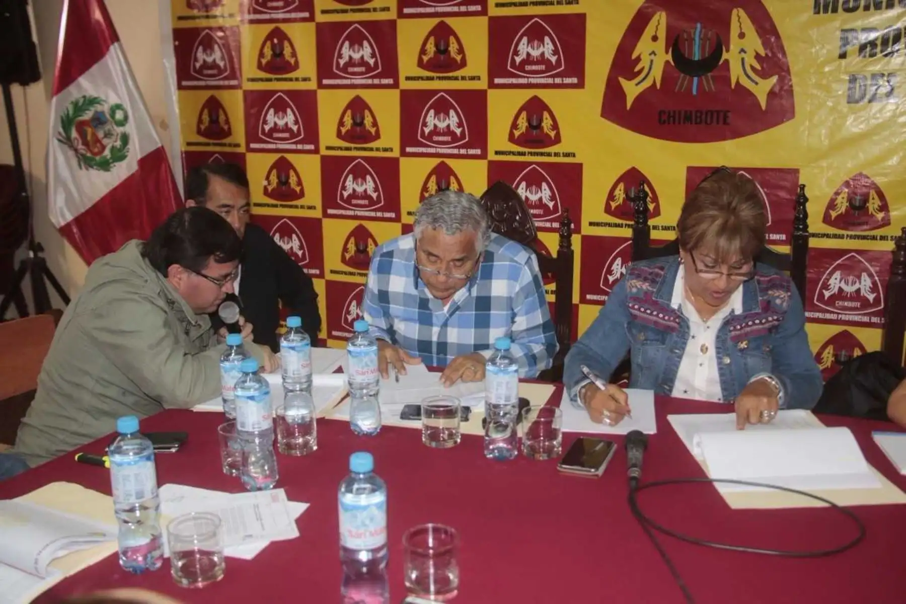 Los 50 proyectos adicionales fueron alcanzados ante el despacho del director de la Autoridad de la Reconstrucción con Cambios, Pablo de la Flor.