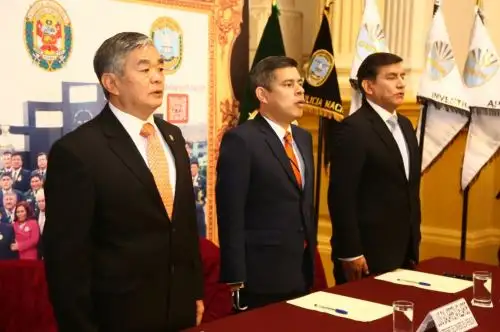 Presidente del Parlamento, Luis Galarreta, firmó la autógrafa de ley. Foto: ANDINA/ Congreso