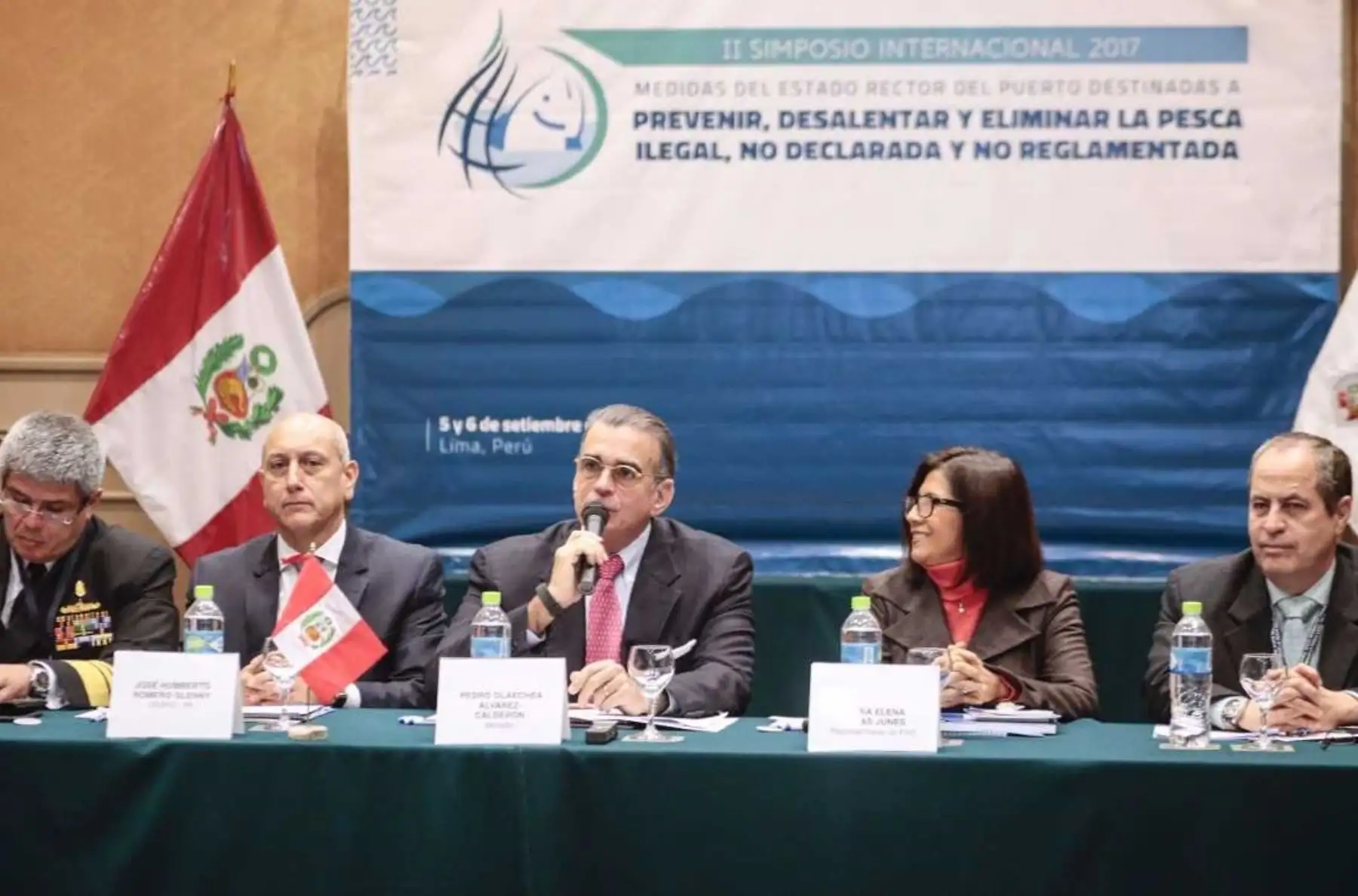 Ministro de la Producción, Pedro Olaechea (al centro) inauguró II Simposio sobre las MERP. Foto: Cortesía Produce.