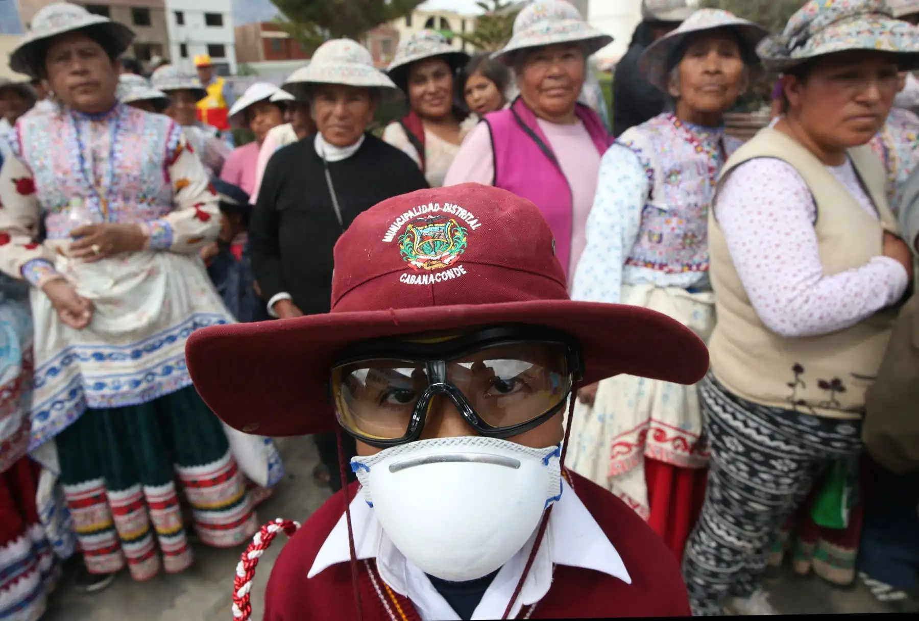 Los establecimientos de salud se encuentran abastecidos con un stock adecuado de mascarillas y lentes para proteger a la población de los distritos y centros poblados de la provincia de Caylloma que resulten afectados por la emanación de cenizas debido a la activación del volcán Sabancaya, en la región Arequipa, informó el Ministerio de Salud (Minsa). ANDINA/archivo
