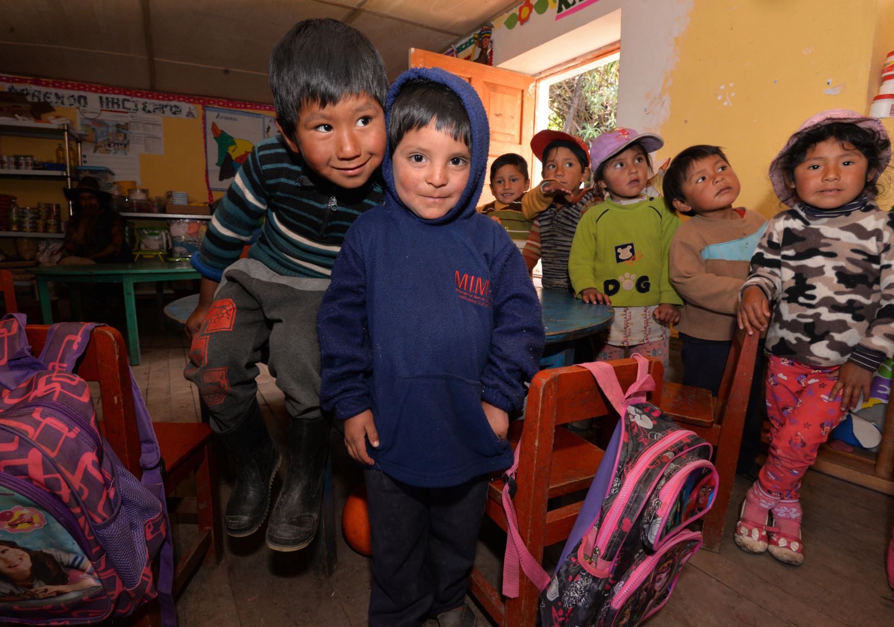MIMP entrega más de 1,800 kits de abrigo a niños ante heladas. Foto: MIMP