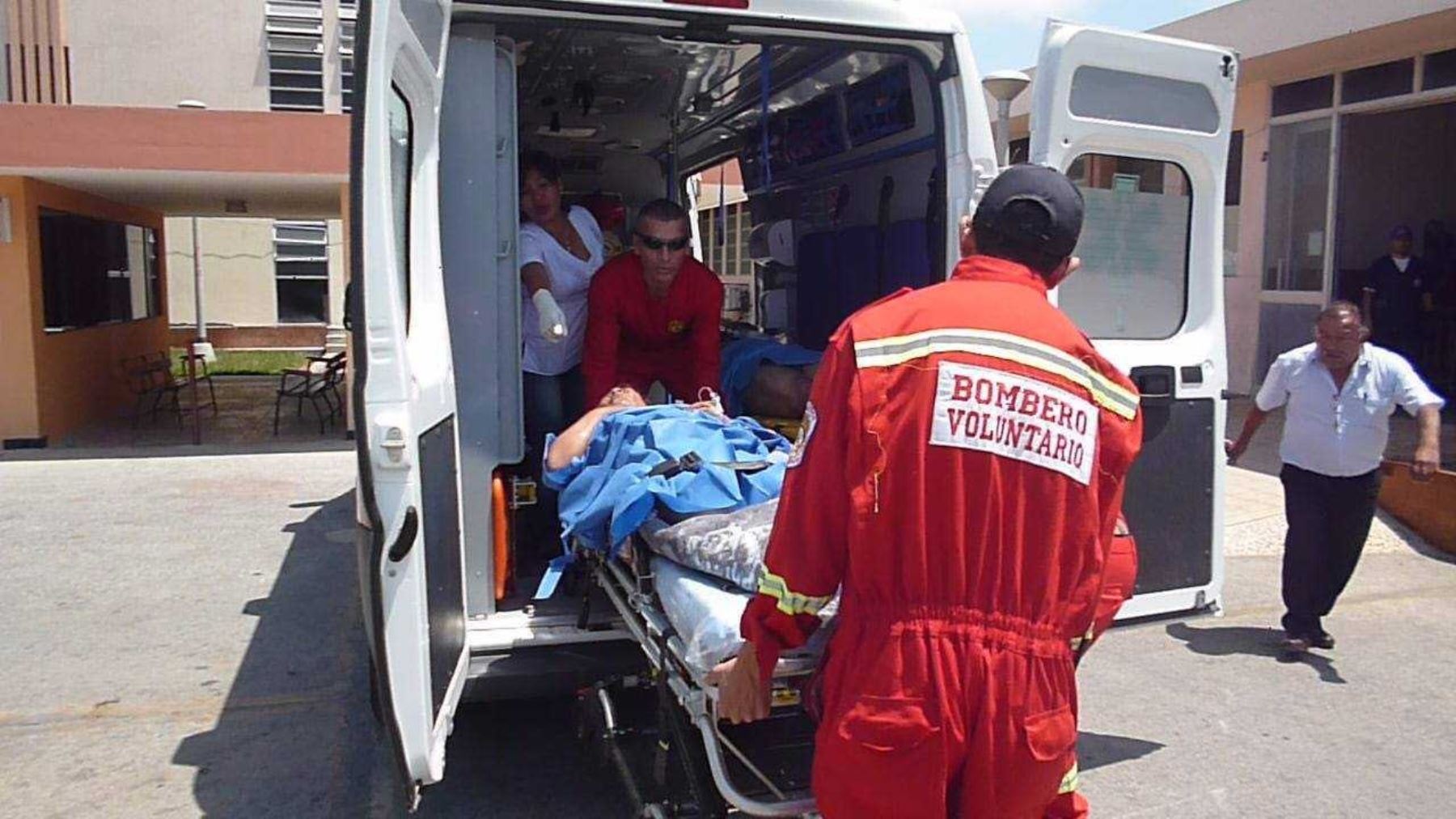 despiste en Panamericana Sur, en Ica, deja al menos 40 personas heridas. ANDINA/Difusión