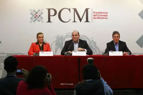 Jefe del Gabinete y ministro de Economía y Finanzas, Fernando Zavala, en conferencia acompañado de la titular del Midis, Fiorella Molinelli y Pablo de la Flor, de la Autoridad para la Reconstrucción Con Cambios. ANDINA/Luis Iparraguirre
