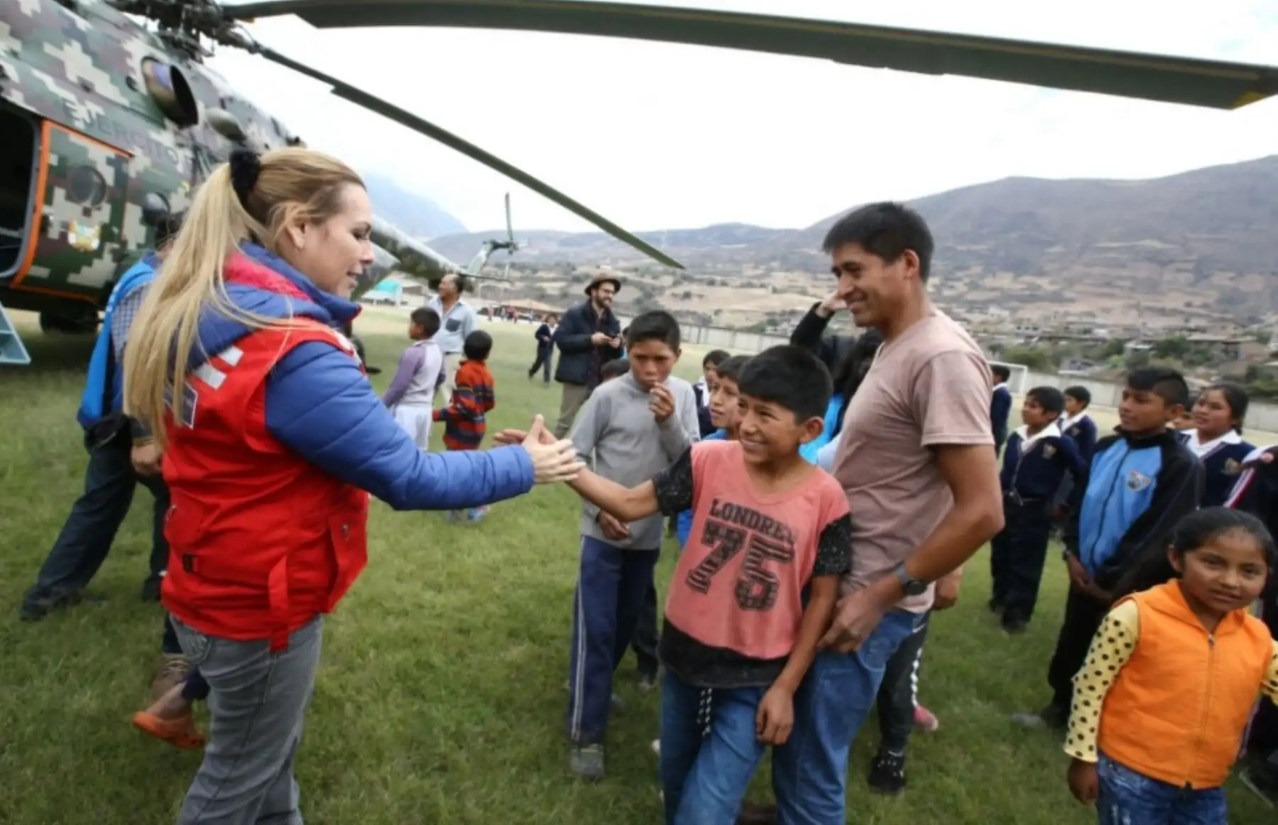 La ministra de Desarrollo e Inclusión Social, Fiorella Molinelli, llegó al distrito de Curahuasi, provincia de Abancay, región Apurímac, para supervisar el desempeño de los programas sociales Qali Warma y Cuna Más.