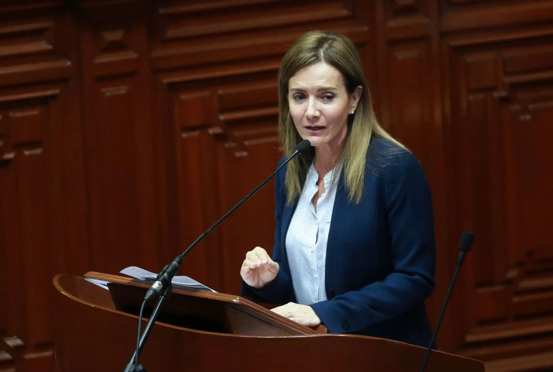 La bancada fujimorista acordó censurar a la ministra de Educación, Marilu Martens, quien había sido sometida previamente a una interpelación por la huelga del magisterio y la reforma de la educación. Antes de que proceda la censura, el Ejecutivo solicitó la confianza para el Gabinete.Foto: ANDINA/ Jhony Laurente
