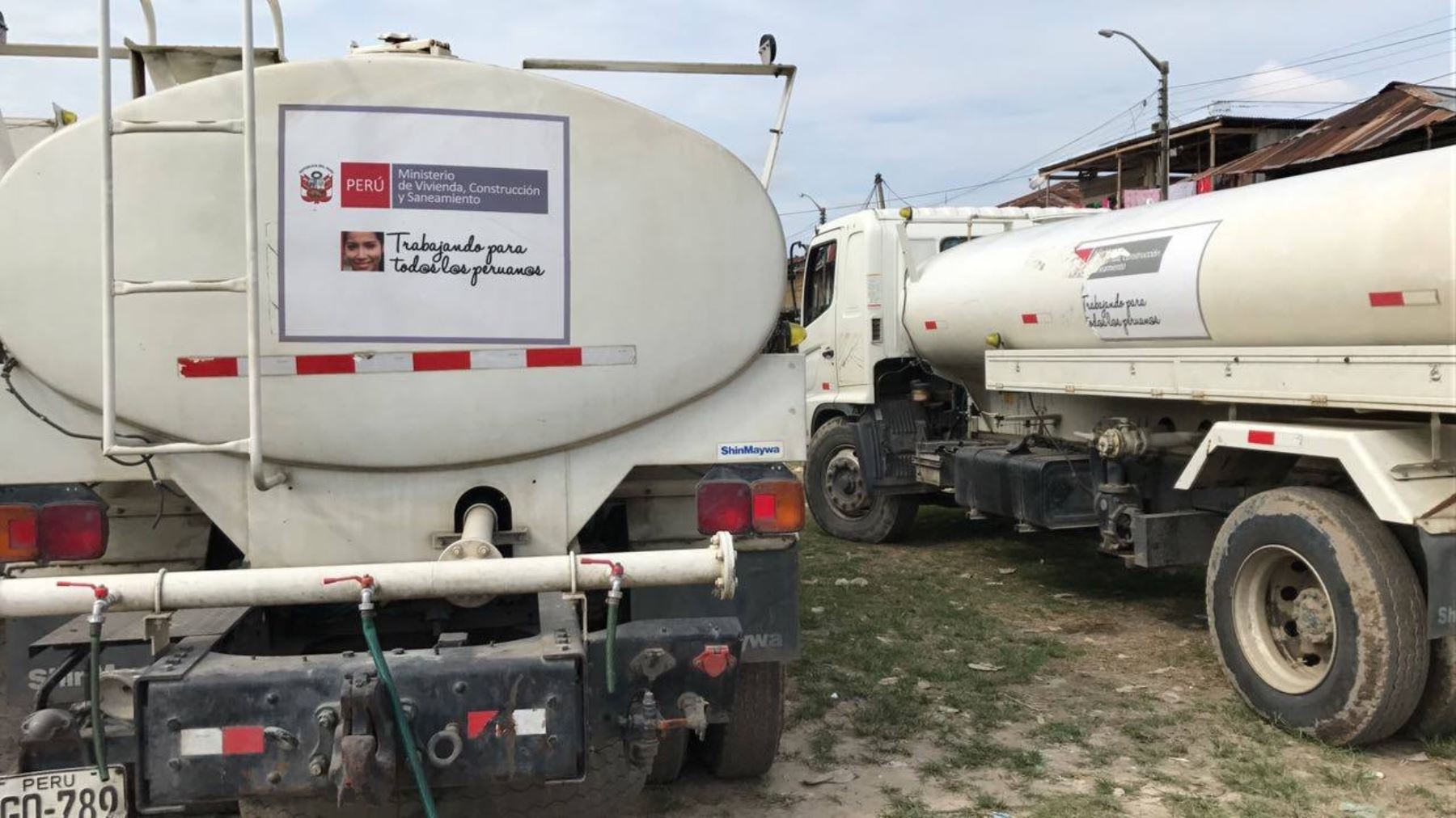 MVCS entregó cisternas para damnificados por incendio en Iquitos.