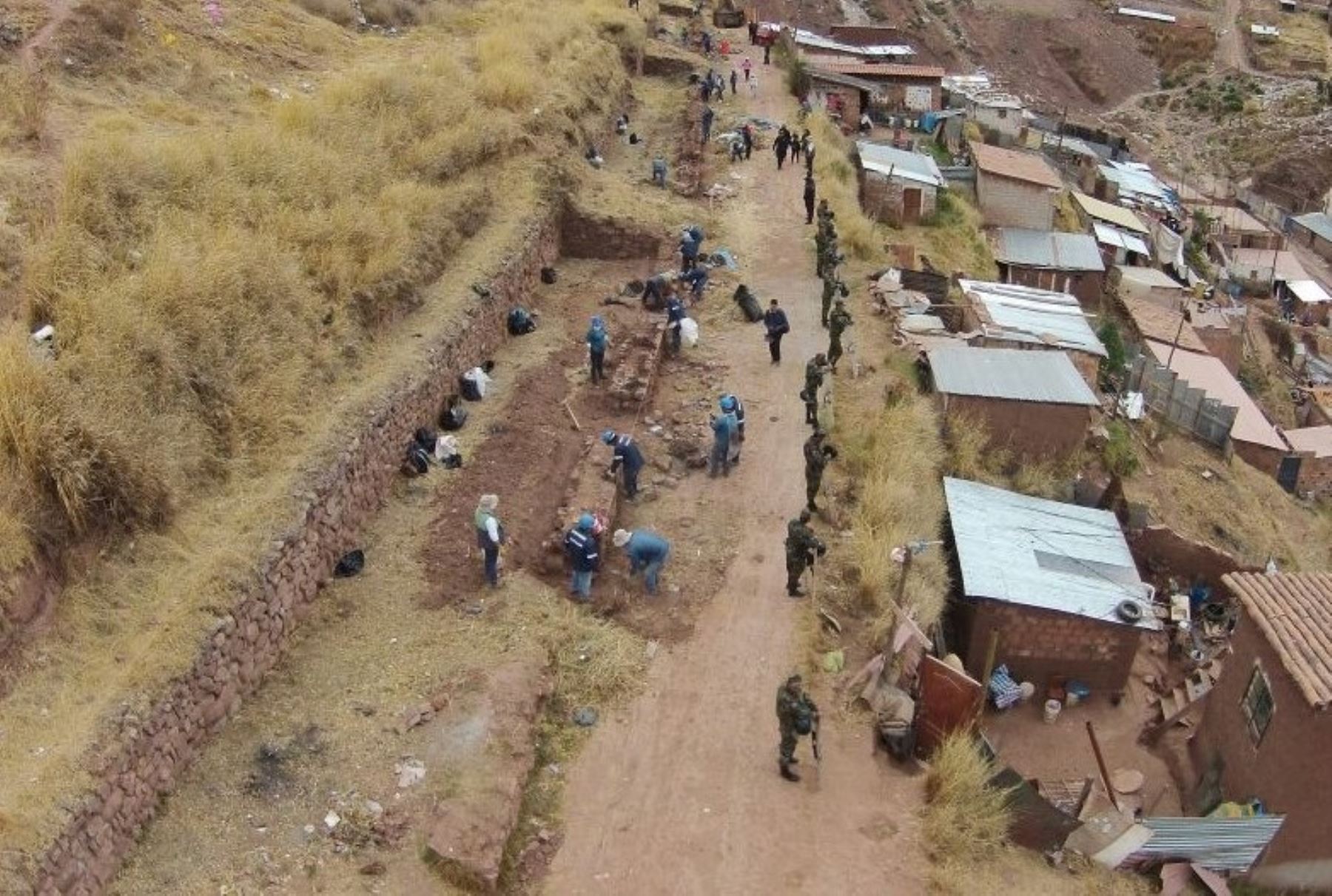Especialistas y población de Cusco trabajan en la conservación de colcas de origen Inca. ANDINA/Difusión