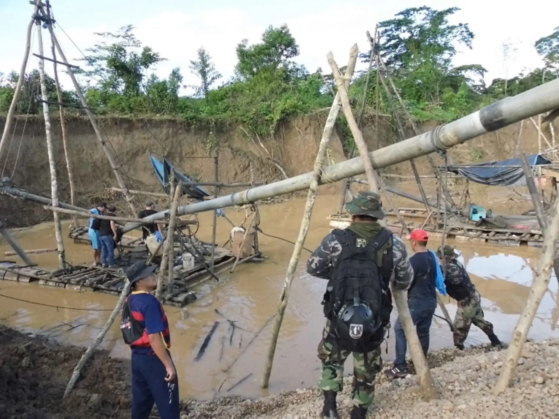 Los detenidos fueron intervenidos durante una interdicción contra la minería ilegal.