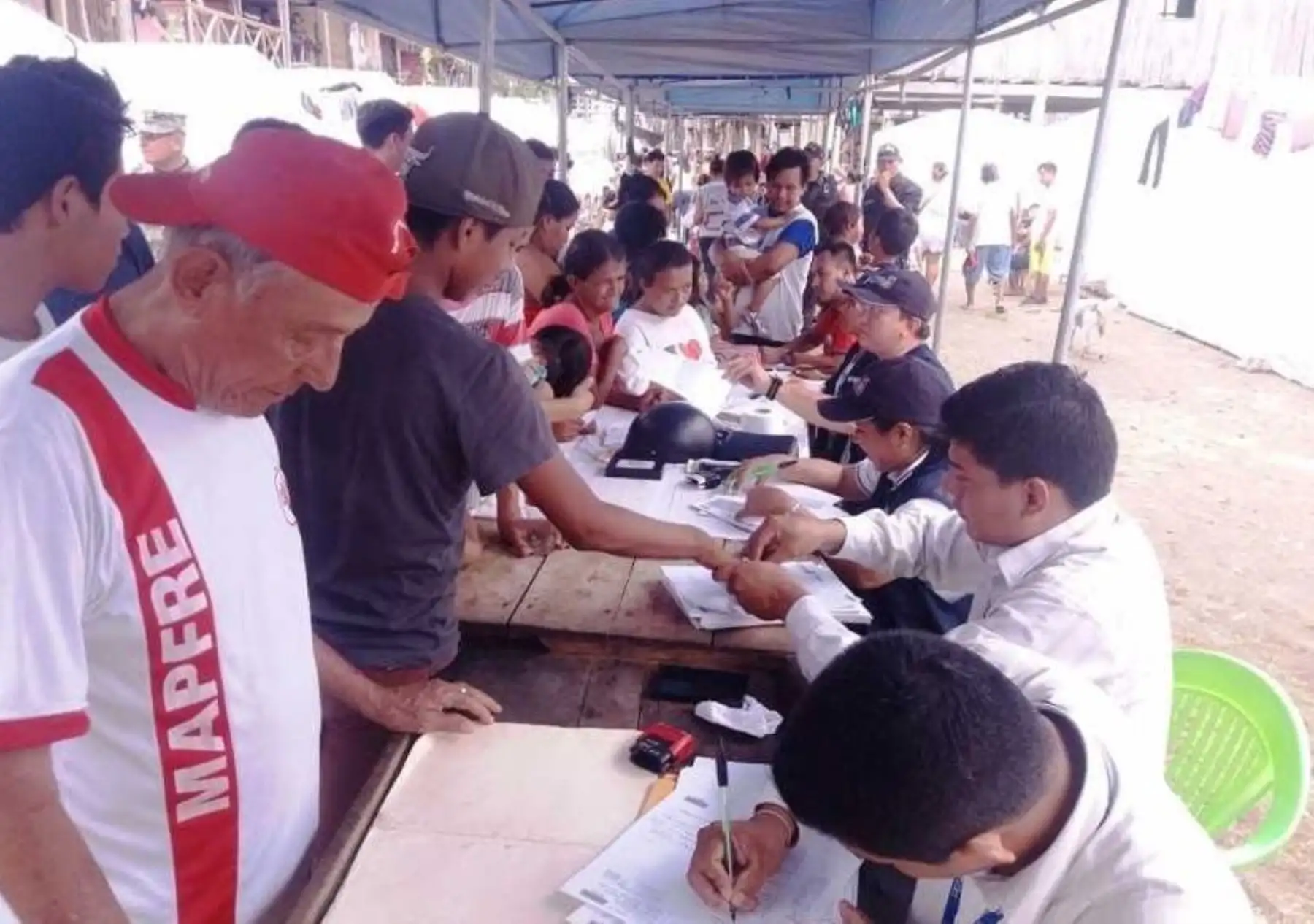 Los habitantes del asentamiento humano Playa Hermosa, que perdieron su Documento Nacional de Identidad (DNI) en el incendio ocurrido el sábado pasado, obtendrán un nuevo DNI gratuito, gracias a la rápida intervención del Registro Nacional de Identificación y Estado Civil (Reniec).