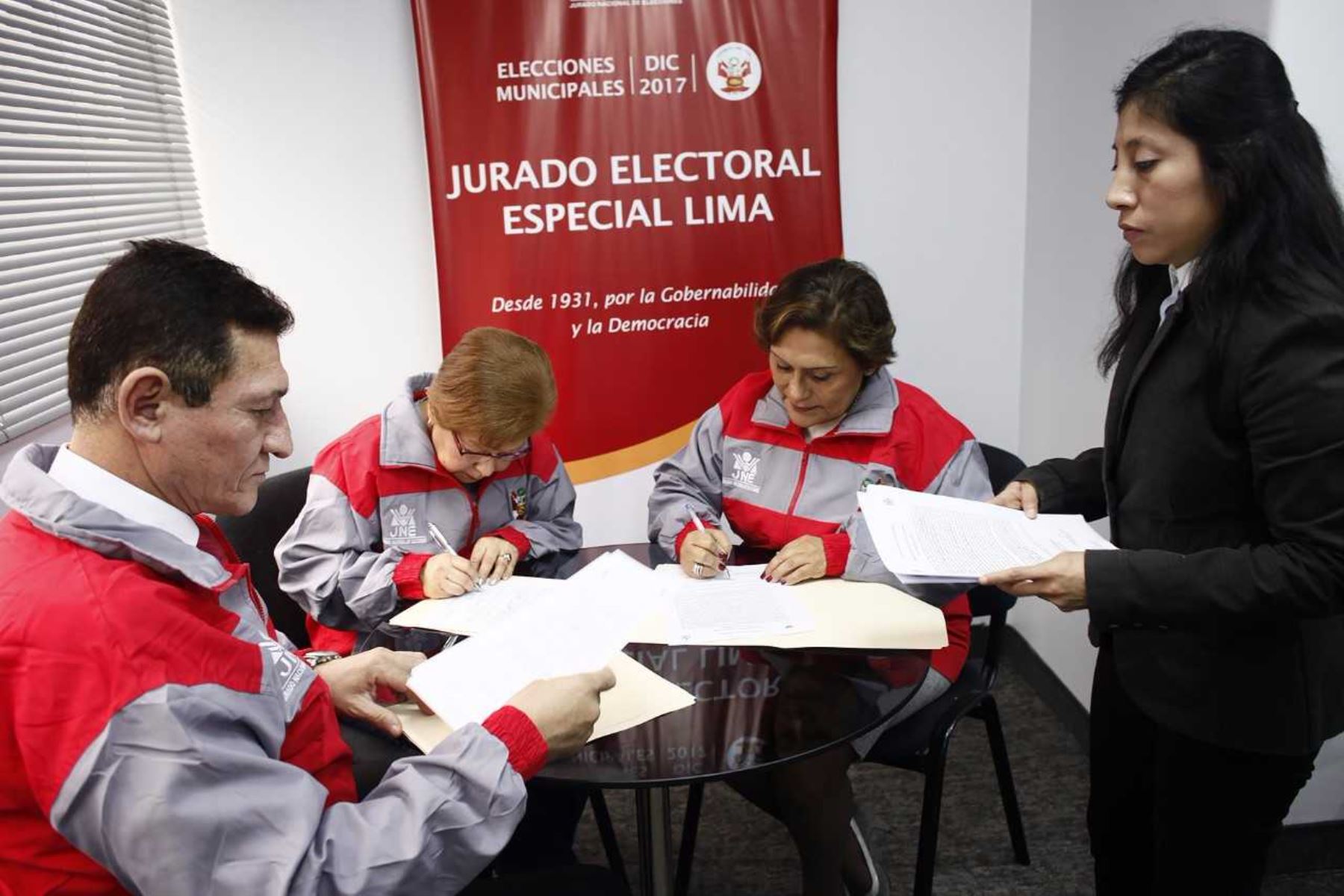 JNE informa que 53 listas de candidatos se presentarán a las elecciones municipales 2017.