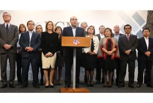 El Poder Ejecutivo decidió presentar una cuestión de confianza a nombre del Gabinete Ministerial tras la decisión de Fuerza Popular de plantear una censura contra la titular de Educación, Marilú Martens, informó esta tarde Fernando Zavala, jefe del Gabinete Ministerial.