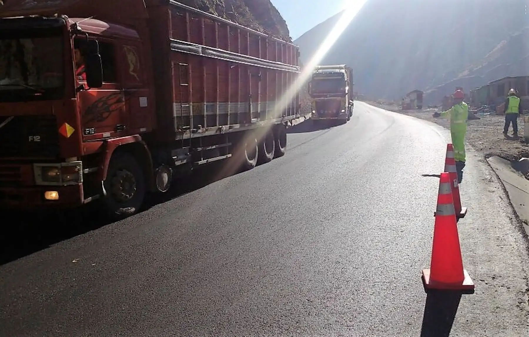 Concluye limpieza de los tramos afectados por sismos en la carretera Central. Foto: Deviandes.
