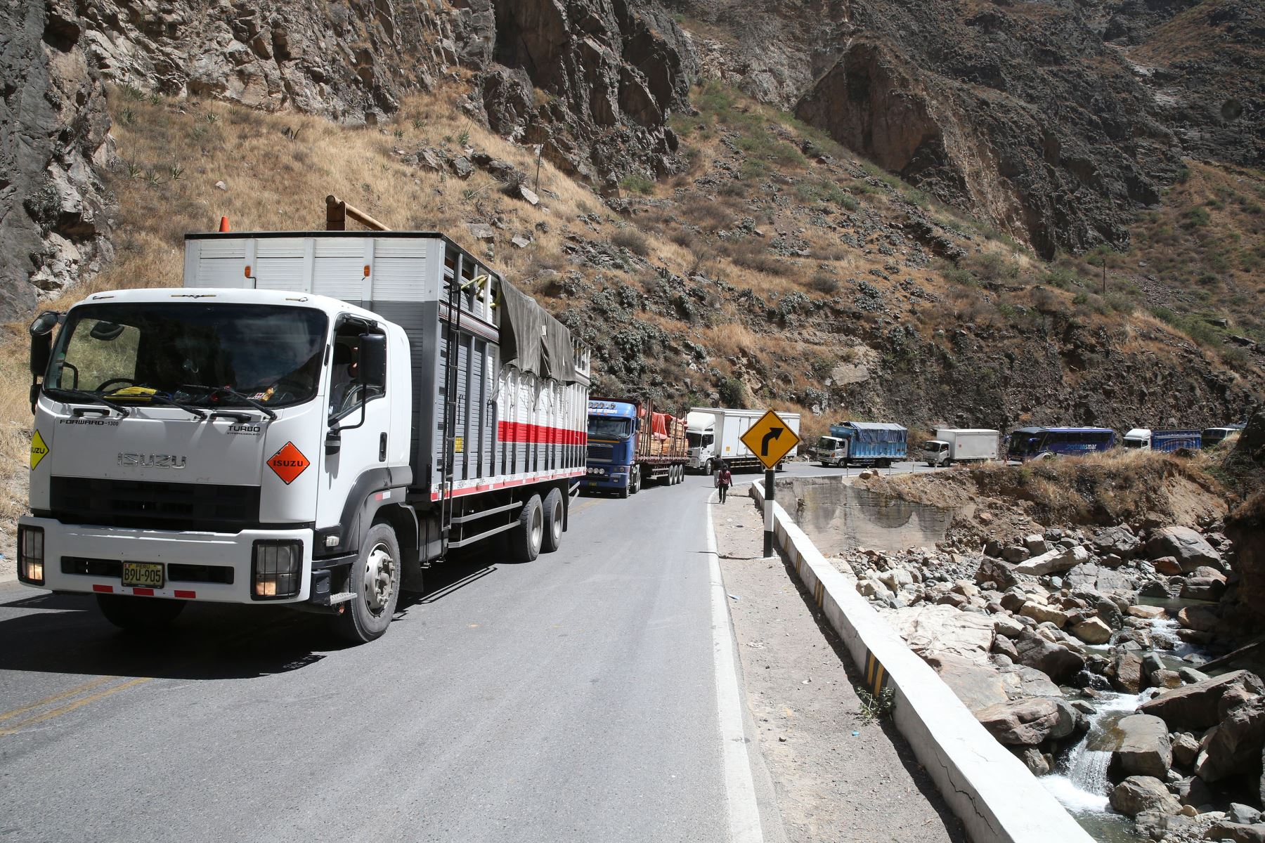 Reabren parcialmente el tránsito en carretera Central afectada por sismos en Matucana.Foto: ANDINA/Vidal Tarqui