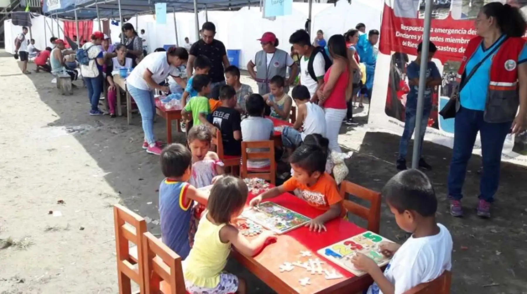 MIMP realiza campaña para prevenir violencia familiar en campamento de damnificados por incendio en Iquitos
