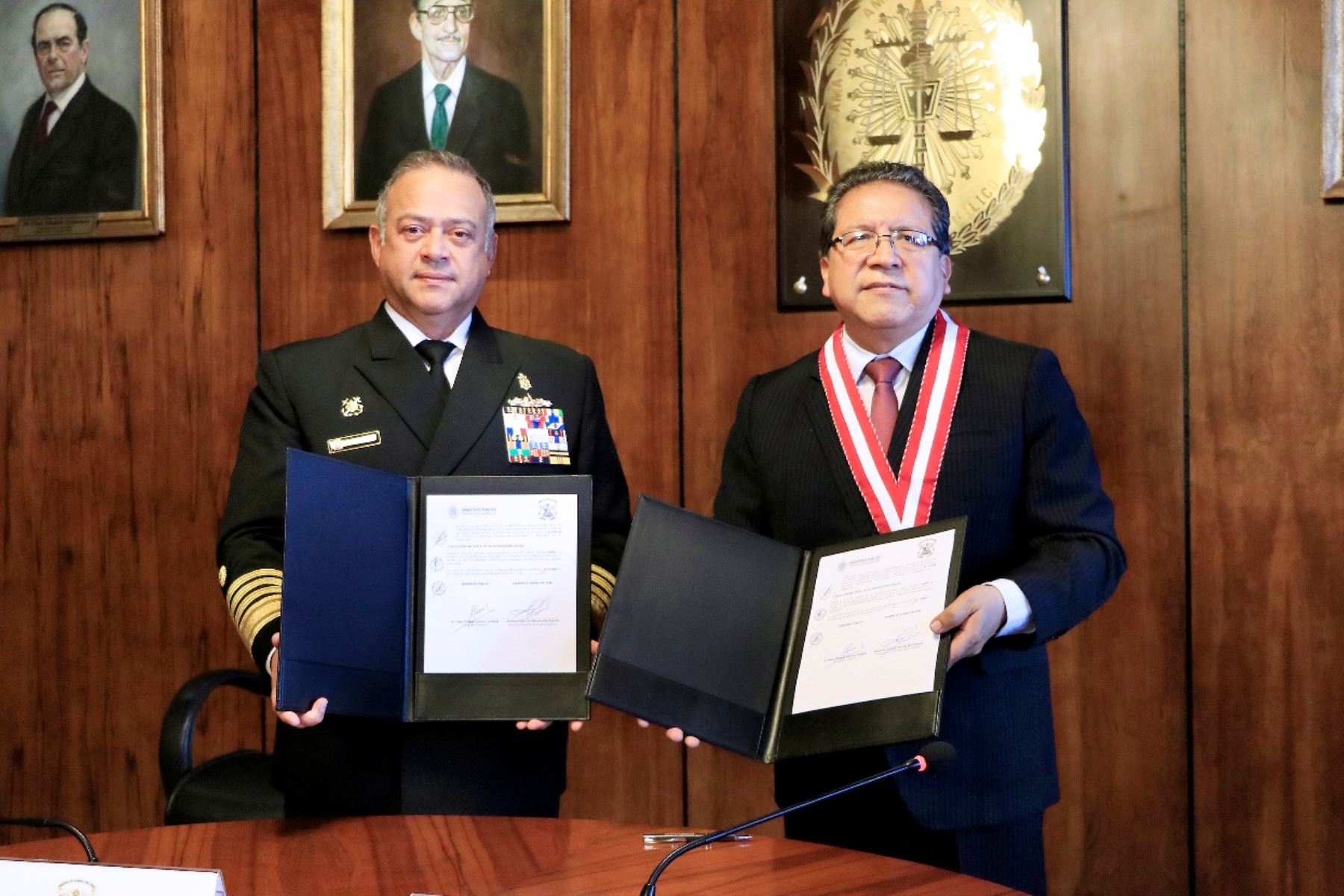 Ministerio Público y Marina de Guerra firman convenio para reforzar lucha contra criminalidad.
