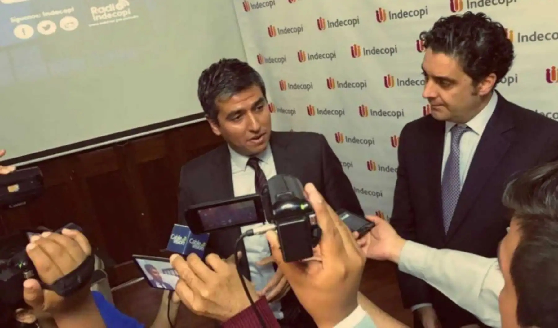 El Instituto Nacional de defensa de la Competencia y de la Protección de la Propiedad Intelectual (Indecopi) presentó en esta ciudad los primeros resultados del trabajo iniciado hace más de un mes por la Secretaría Técnica Especializada en Eliminación de Barreras Burocráticas, creada para apoyar e impulsar la eliminación de barreras burocráticas que afectan la simplificación administrativa y la inversión privada en desmedro del crecimiento económico de las regiones.