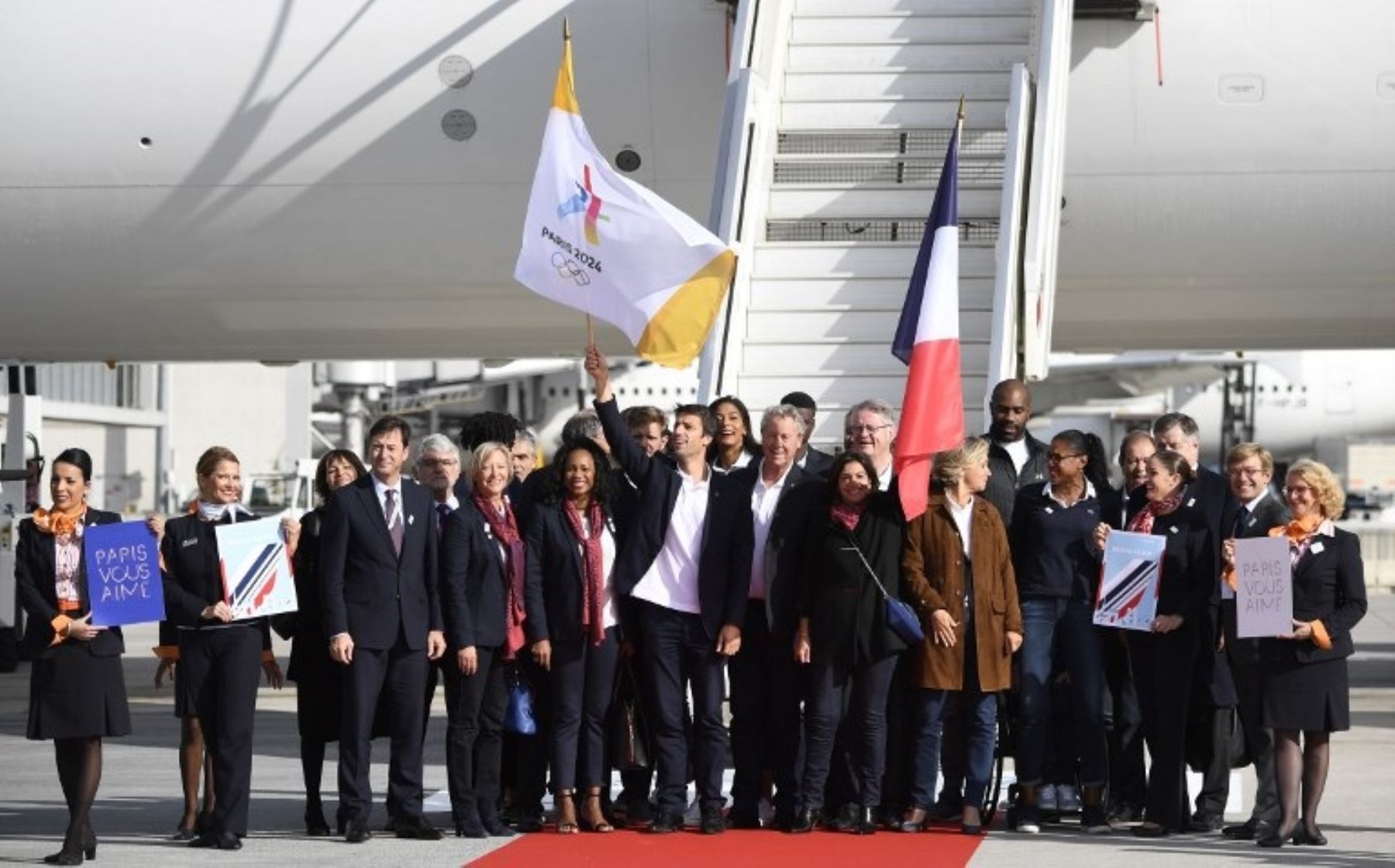 La comitiva de Paris 2024 llegó de Lima a Francia tras recibir la responsabilidad de organizar los juegos olímpicos.