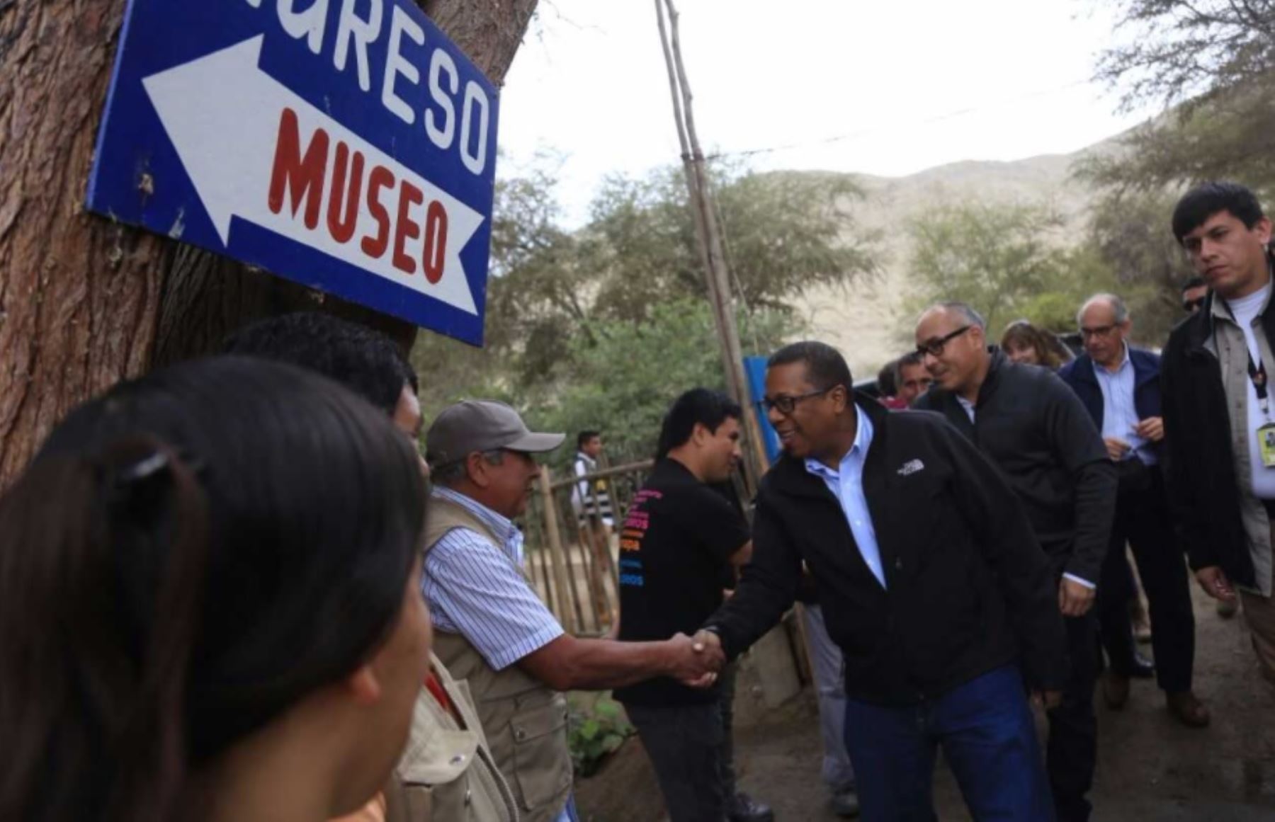 Viceministro de Patrimonio Cultural, Jorge Arrunátegui, y embajador de EEUU, Brian Nichols,  visitaron Chankillo para supervisar trabajos de conservación
