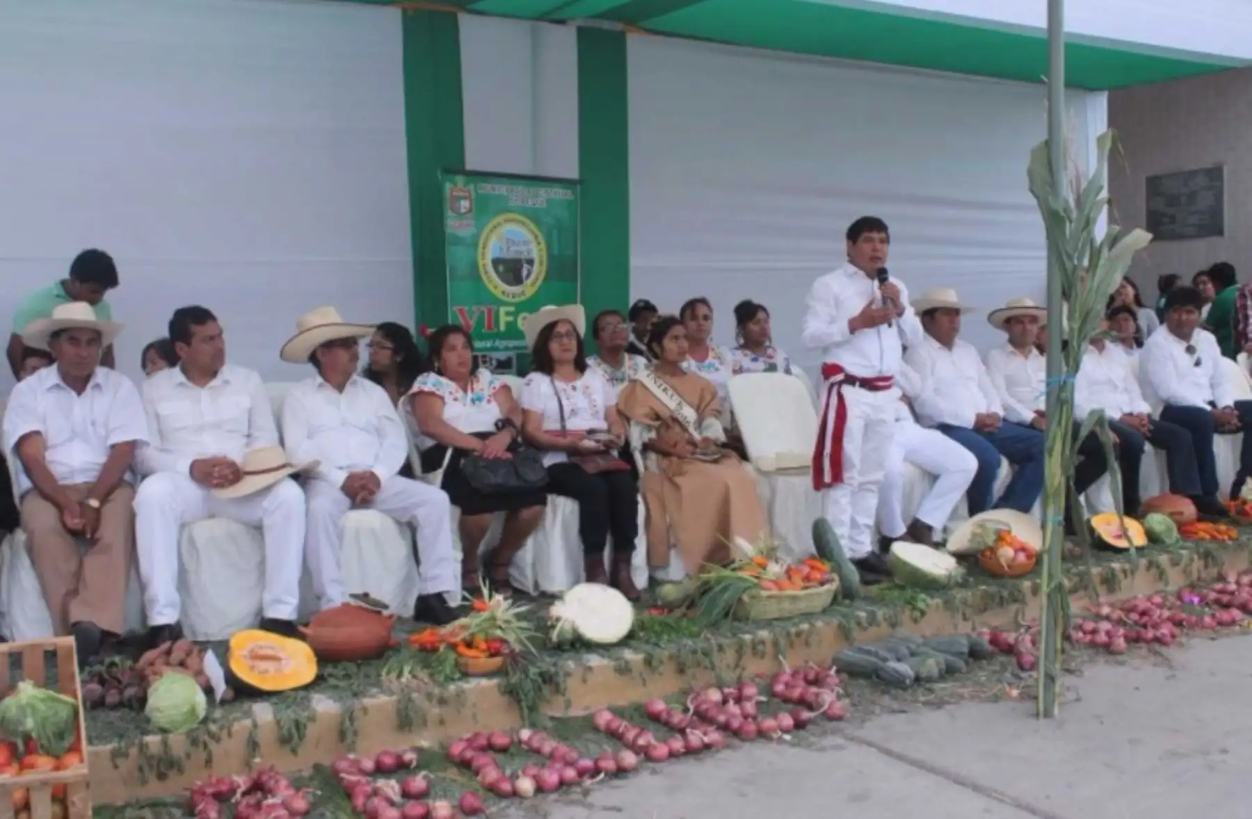 Alcalde distrital de Reque, Julio Vásquez Torres, informó que más de 5,000 visitantes proyecta recibir dicho distrito de la región Lambayeque, durante la VII Feria Tradicional, Agropecuaria y Cultural “Requep Muchik 2017”, que en su sétima edición ofrecerá un variado programa de actividades que buscan rescatar y difundir las costumbres, folclor y gastronomía de esta localidad.