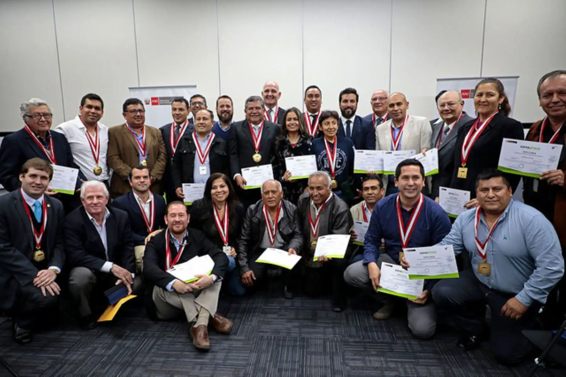 Productores de la región Lima ganadores en XXIII Concurso Nacional del Pisco. Foto: Cortesía Produce.