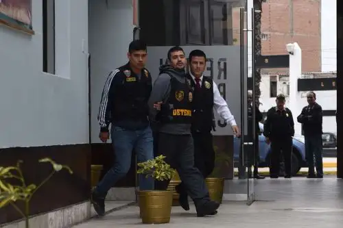 Uno de los detenidos presentado hoy en la conferencia de prensa. Foto: Mininter