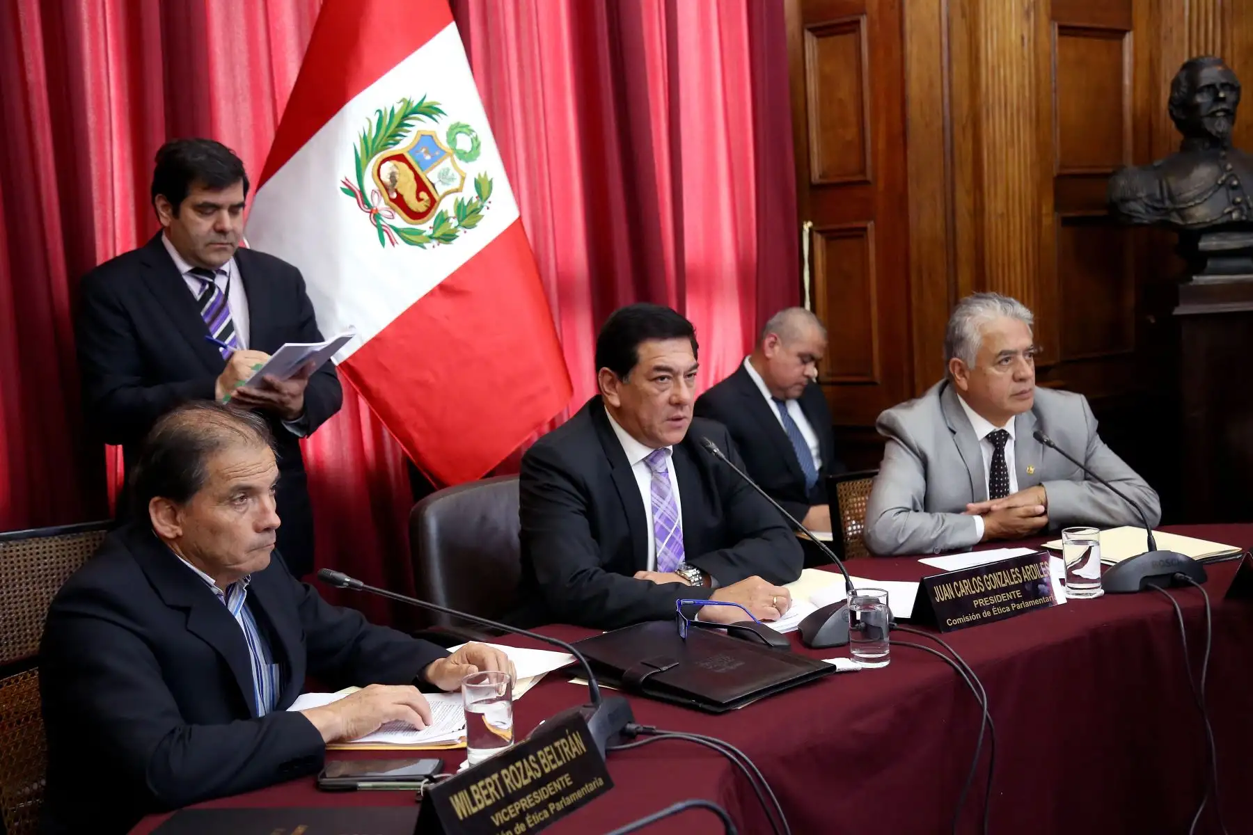 Comisión de Ética investigará a congresista Yesenia Ponce.