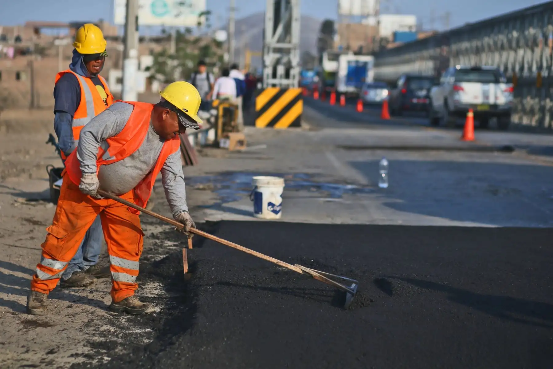 Construcción de infraestructura vial.  ANDINA/Oscar Farje