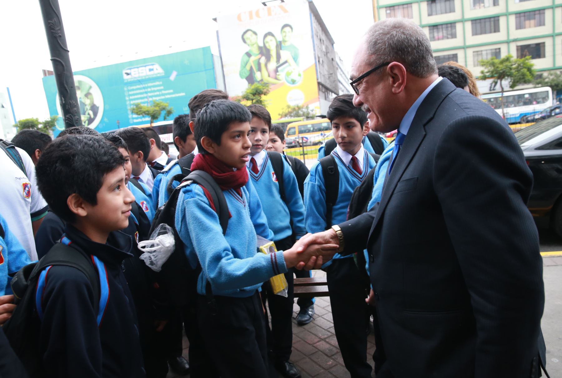 Ministro de Educación, Idel Vexler, visita a los alumnos y docentes de colegio Guadalupe. Foto: ANDINA/ Norman Córdova.