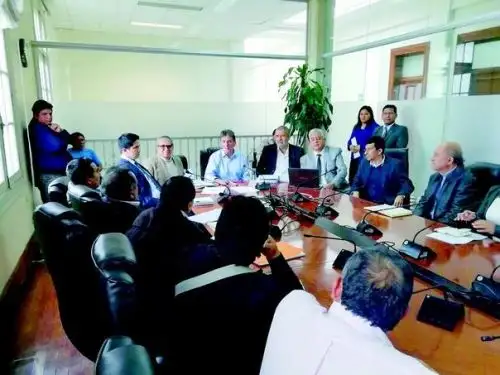El director ejecutivo de la Autoridad para la Reconstrucción con Cambios, Pablo de la Flor, se reunió con autoridades locales y agricultores de la provincia de Huarmey, en la región Áncash, donde se ejecutarán obras de prevención y control de inundaciones por desborde de ríos frente a futuros eventos de El Niño Costero.