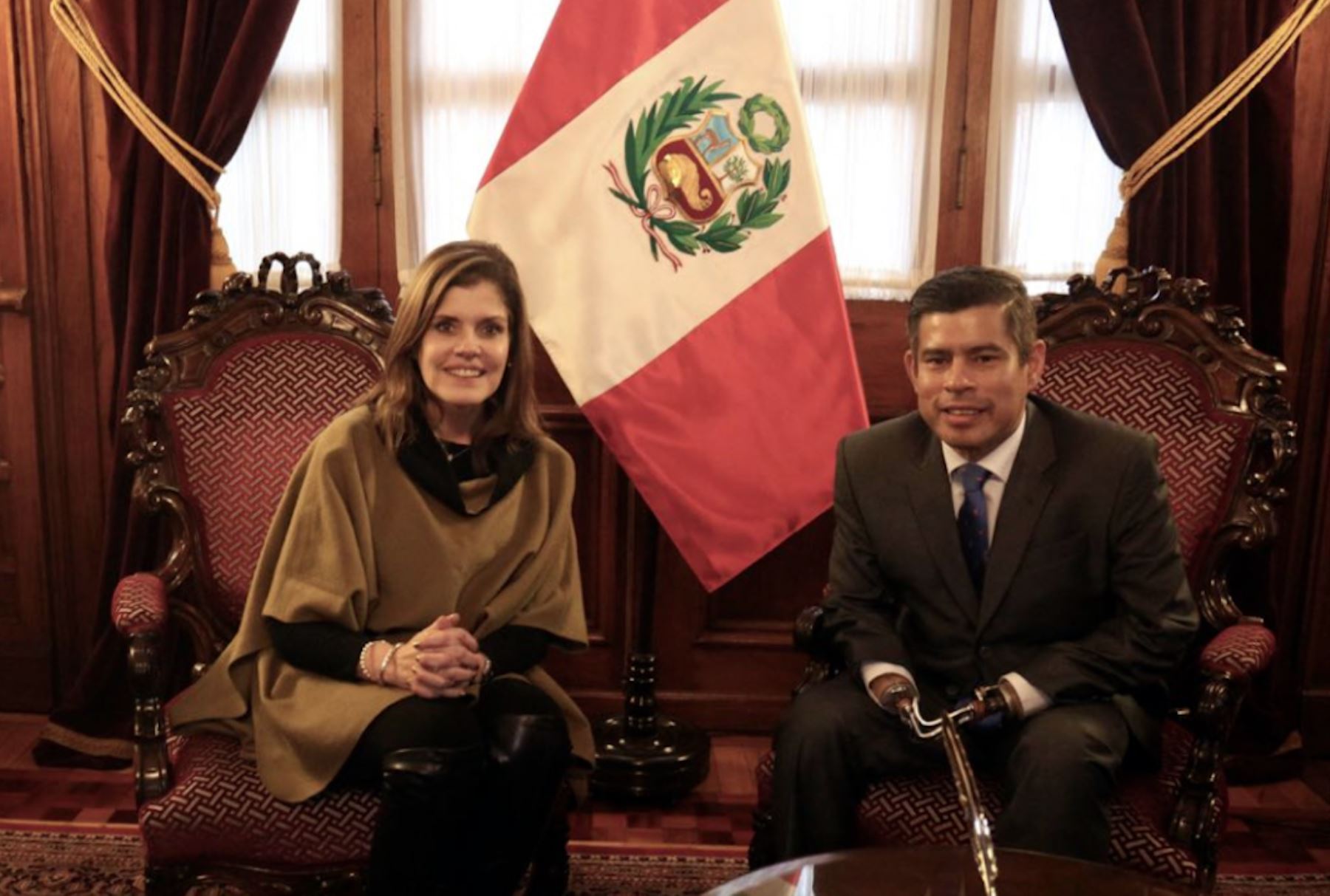 Mercedes Aráoz se reúne en el Congreso con Luis Galarreta. Foto: Difusión.