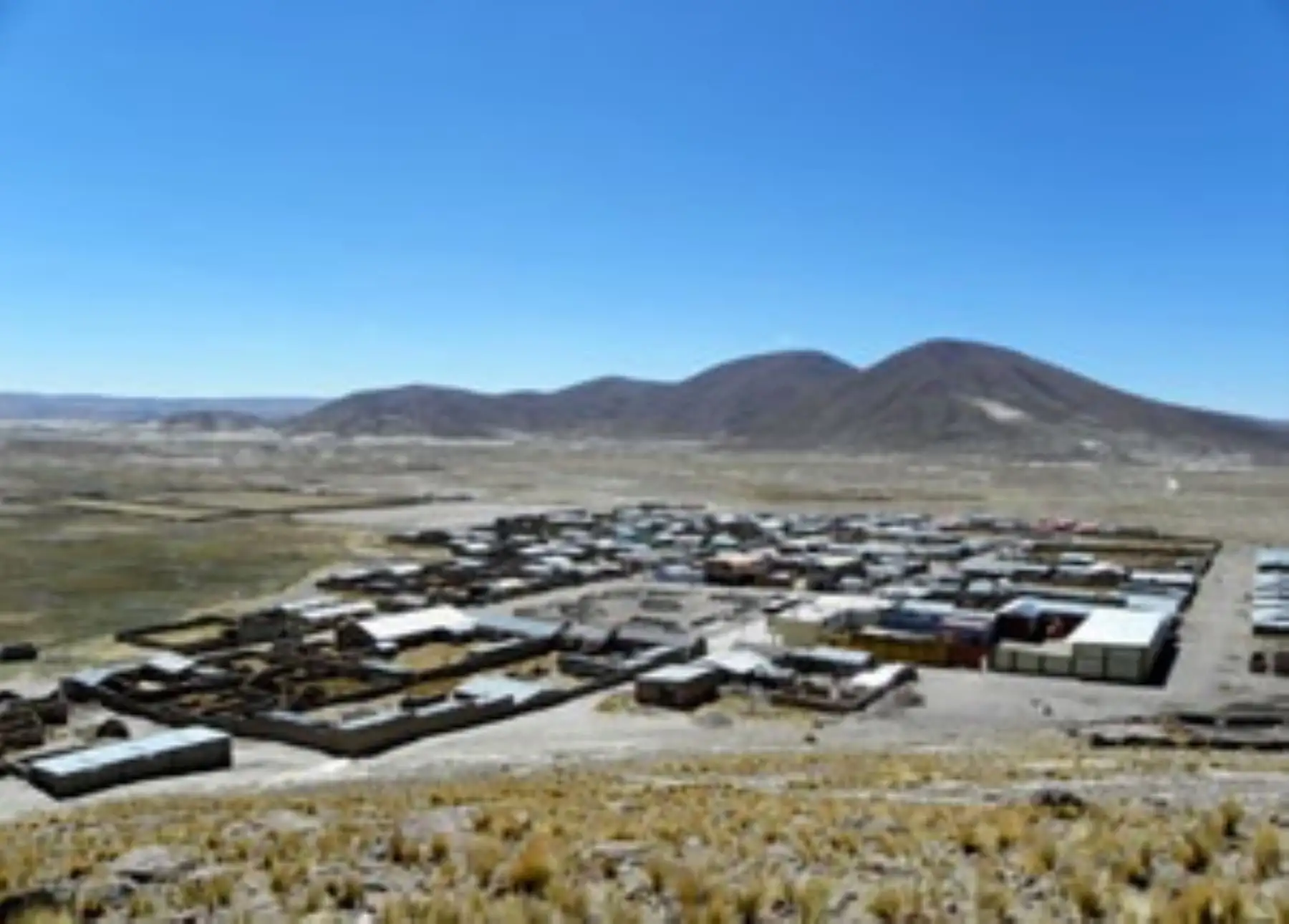 Ante la actividad de explosión intensa en la zona del volcán Ubinas, ubicado en Moquegua, el Comité Científico Técnico para la Gestión de Riesgos Volcánicos de la región Arequipa recomienda solicitar a la Presidencia del Consejo de Ministros (PCM) declarar en estado de emergencia el distrito de San Juan de Tarucani y al Gobierno Regional de Moquegua elevar la alerta de amarilla a naranja.INTERNET/Medios