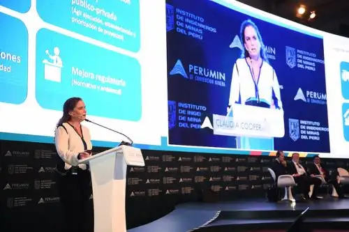 Ministra de Economía y Finanzas, Claudia Cooper, en Perumin 33. Foto: Cortesía MEF.