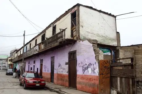 Una de las casonas de Barrios Altos que están en riesgo de colapsar ante el más leve sismo. Foto: ANDINA/Luis Iparraguirre.