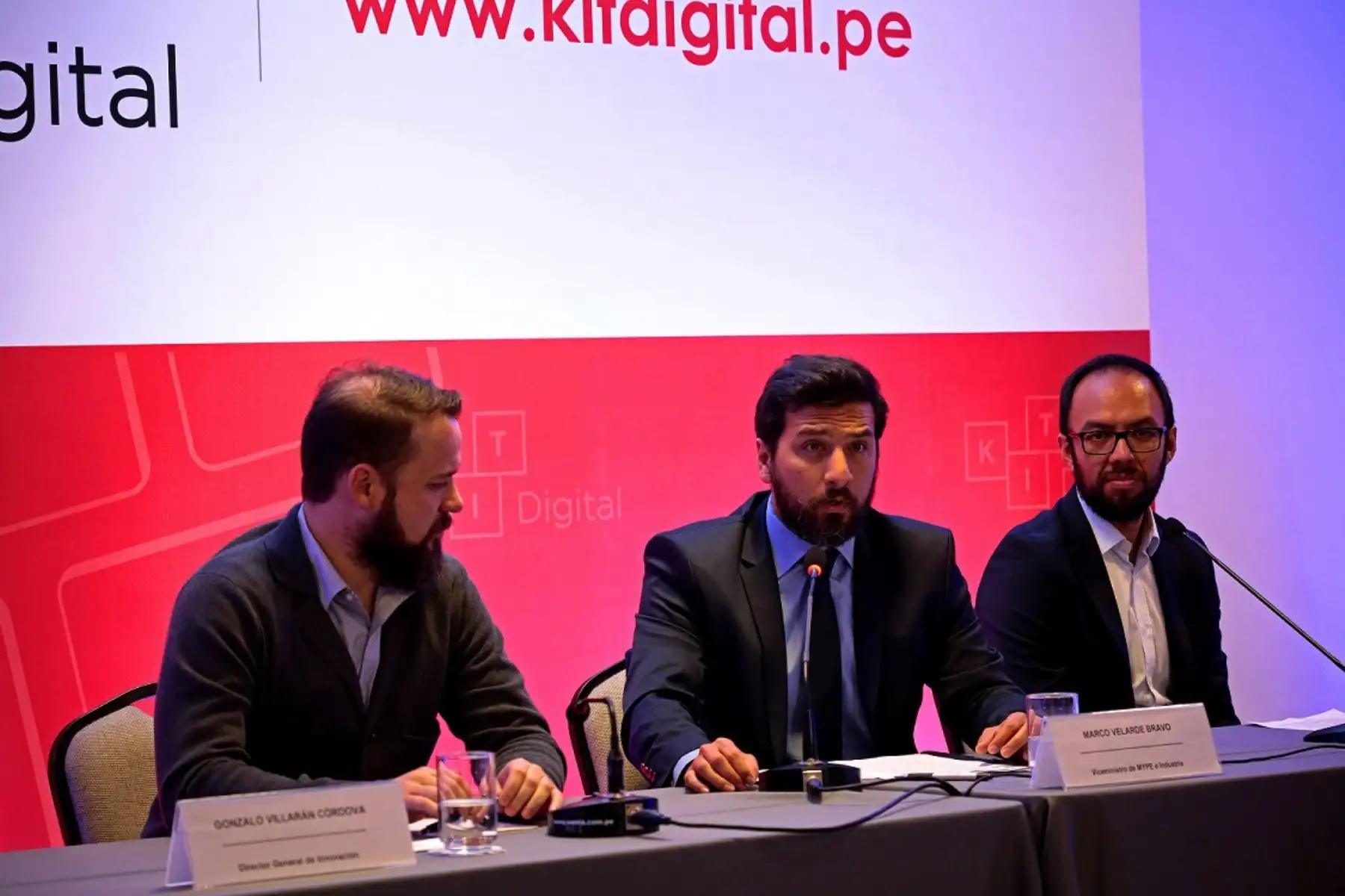 Viceministro de Mype e Industria, Marco Velarde, lanza el Kit Digital. Foto: Cortesía Ministerio de la Producción.