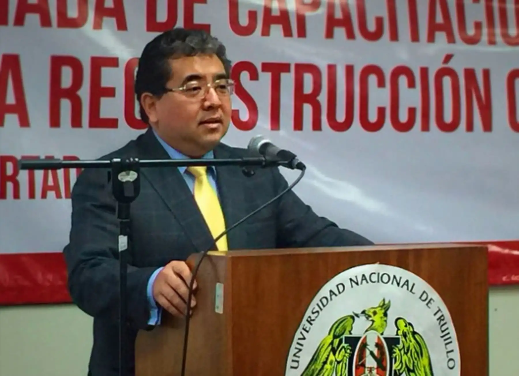 La Contraloría General de la República capacitó a más de 100 funcionarios y servidores públicos del gobierno regional de La Libertad, municipalidades provinciales y distritales, así como a 70 miembros de los Órganos de Control Institucional (OCI), sobre las tareas que tendrán que desarrollar en el proceso de Reconstrucción con Cambios en esa región.