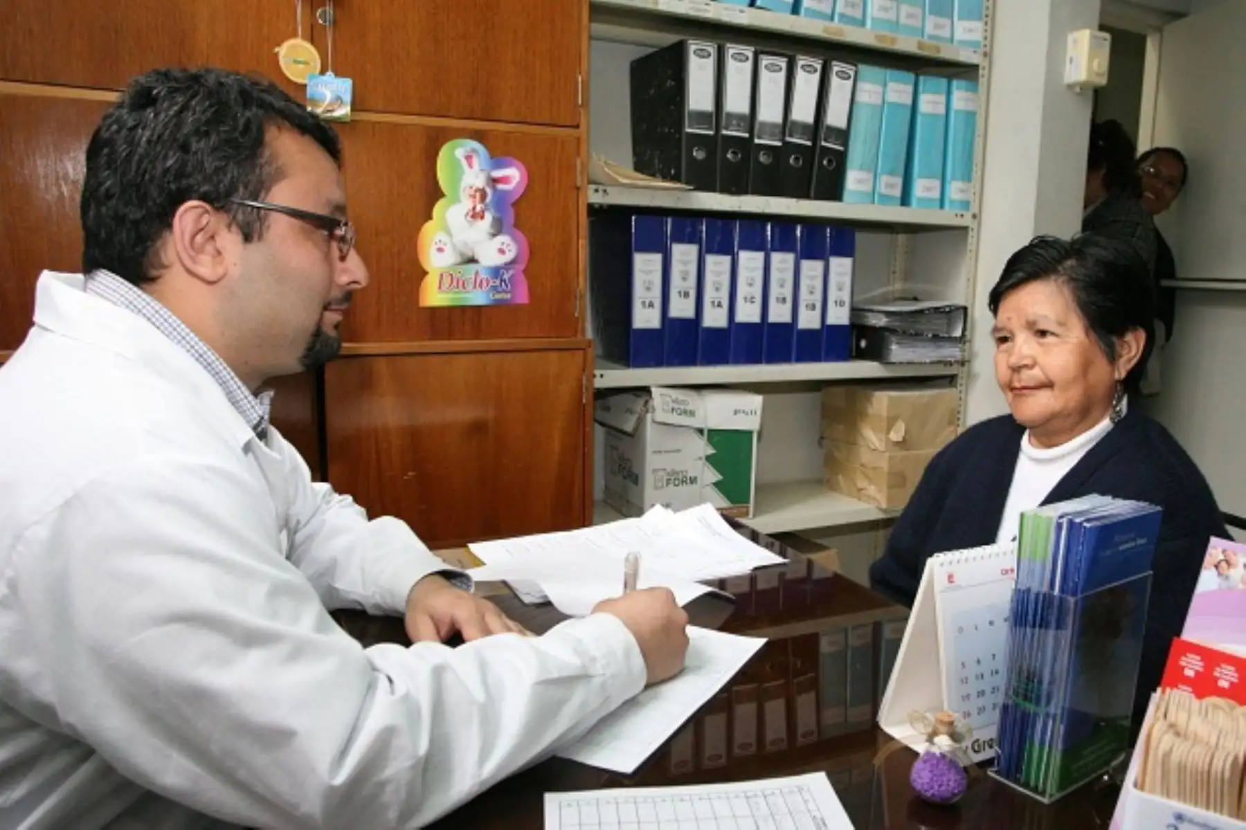 El primer indicio es el olvido de momentos y cosas en forma frecuente ocasionando problemas en sus actividades diarias. Foto: Difusión.