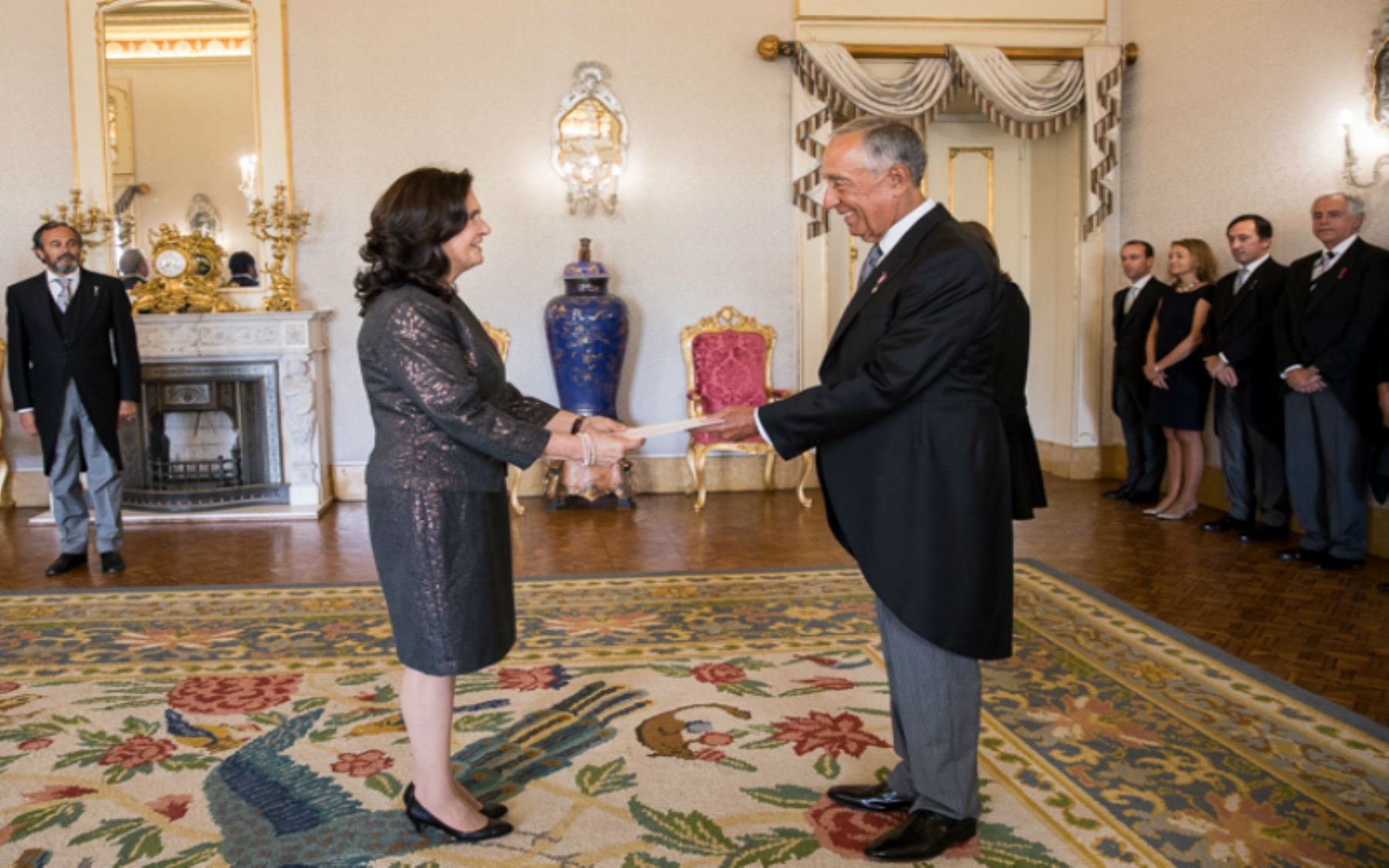 Peru Ambassador presents credentials to Portugal President