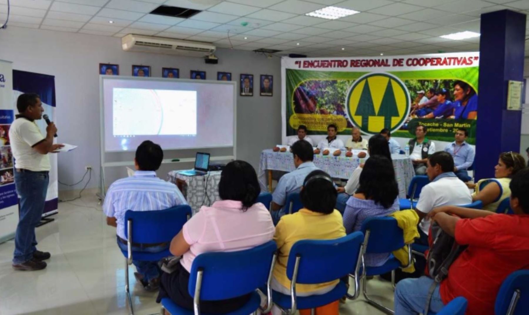 Con el objetivo de intercambiar experiencias exitosas de cooperativas agrarias que contribuyen al fortalecimiento de la cadena productiva del cacao, se desarrolló el Primer Encuentro de Cooperativas del Alto Huallaga, en la ciudad de Tocache, región San Martín.