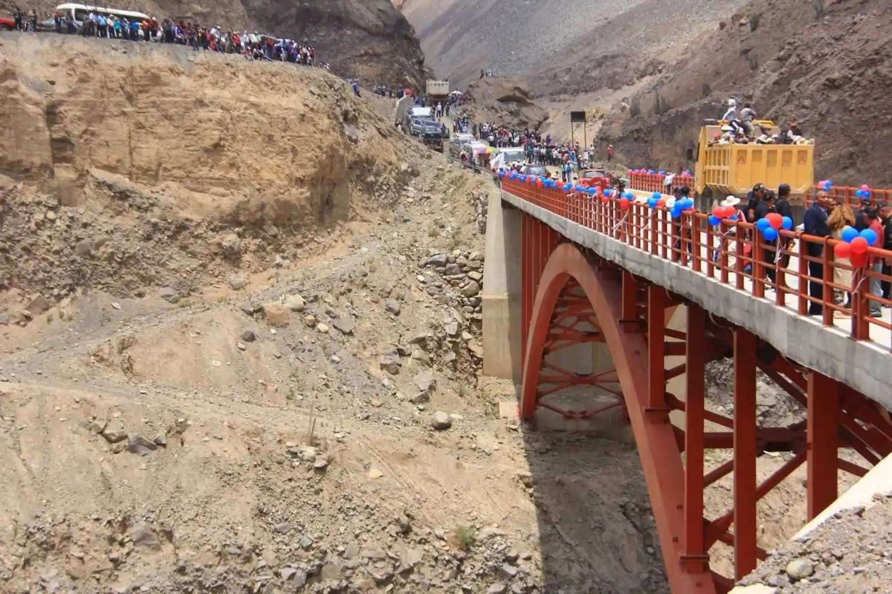 Puente Tablachaca – Huanda une las provincias de Santiago de Chuco, en la región La Libertad, y de Pallasca, en Áncash. Foto: Luis Puell.