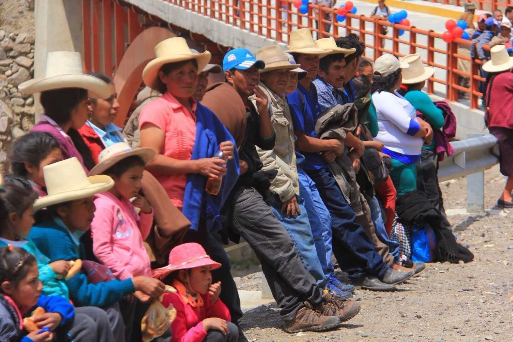 Población participó en inauguración de Puente Tablachaca – Huanda