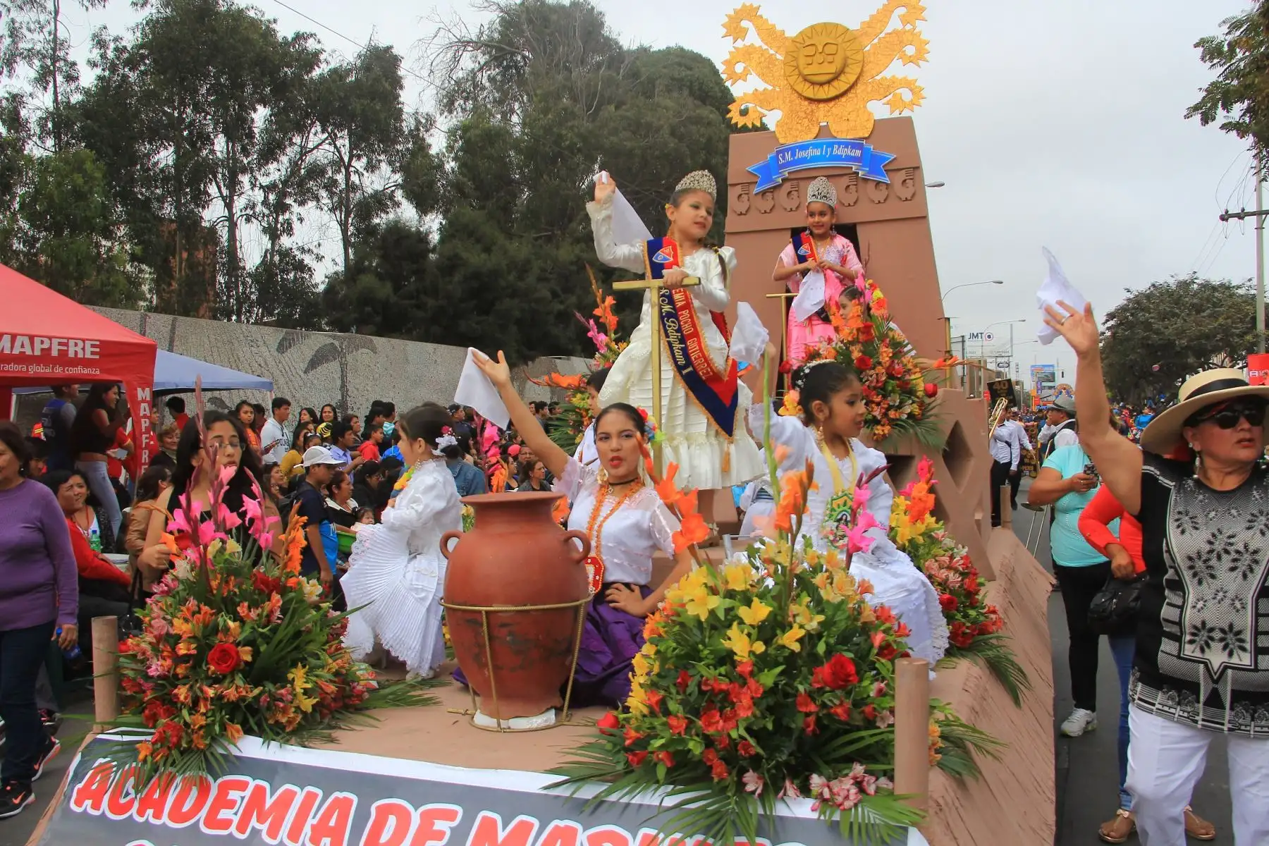 Más de 250,000 turistas nacionales e internacionales congregaría la ciudad de Trujillo, en la región La Libertad, durante el  69 Festival Internacional de Primavera  que empieza hoy  viernes 20 y se prolongará hasta el domingo 29 de setiembre, con una variada programación que incluye actividades cívicas, culturales, artísticas, deportivas, sociales y de servicio.ANDINA