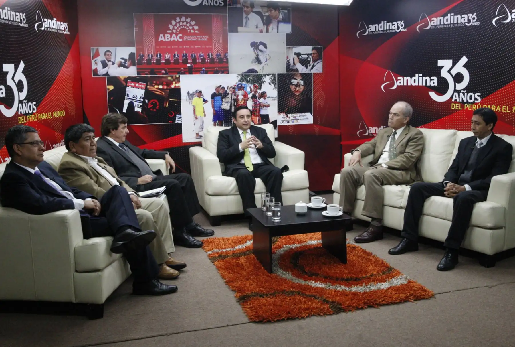 Mesa redonda mensual. ANDINA/Eddy Ramos